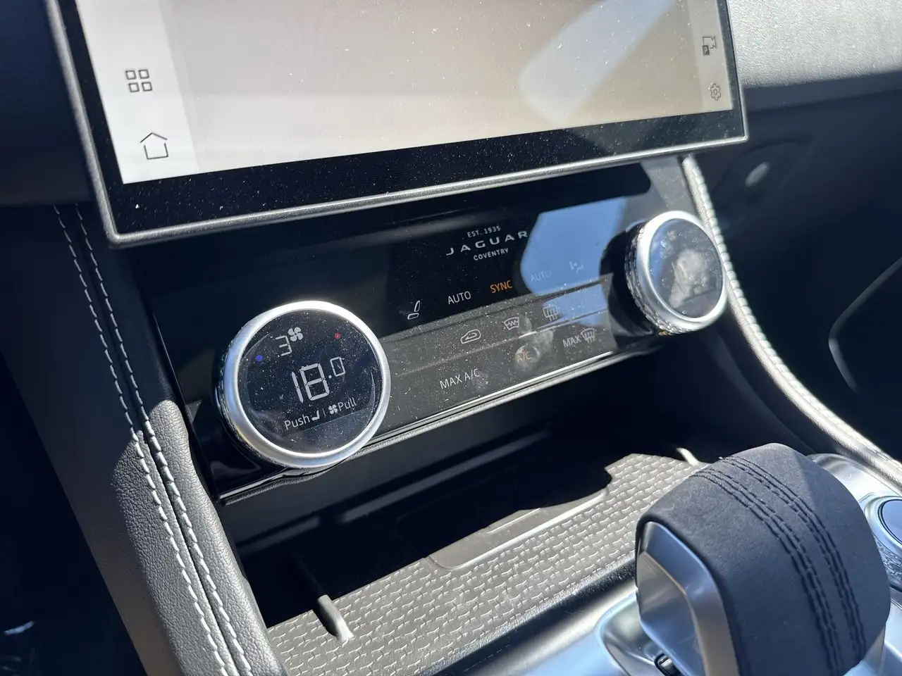 Jaguar F-Pace photo Jaguar F-Pace