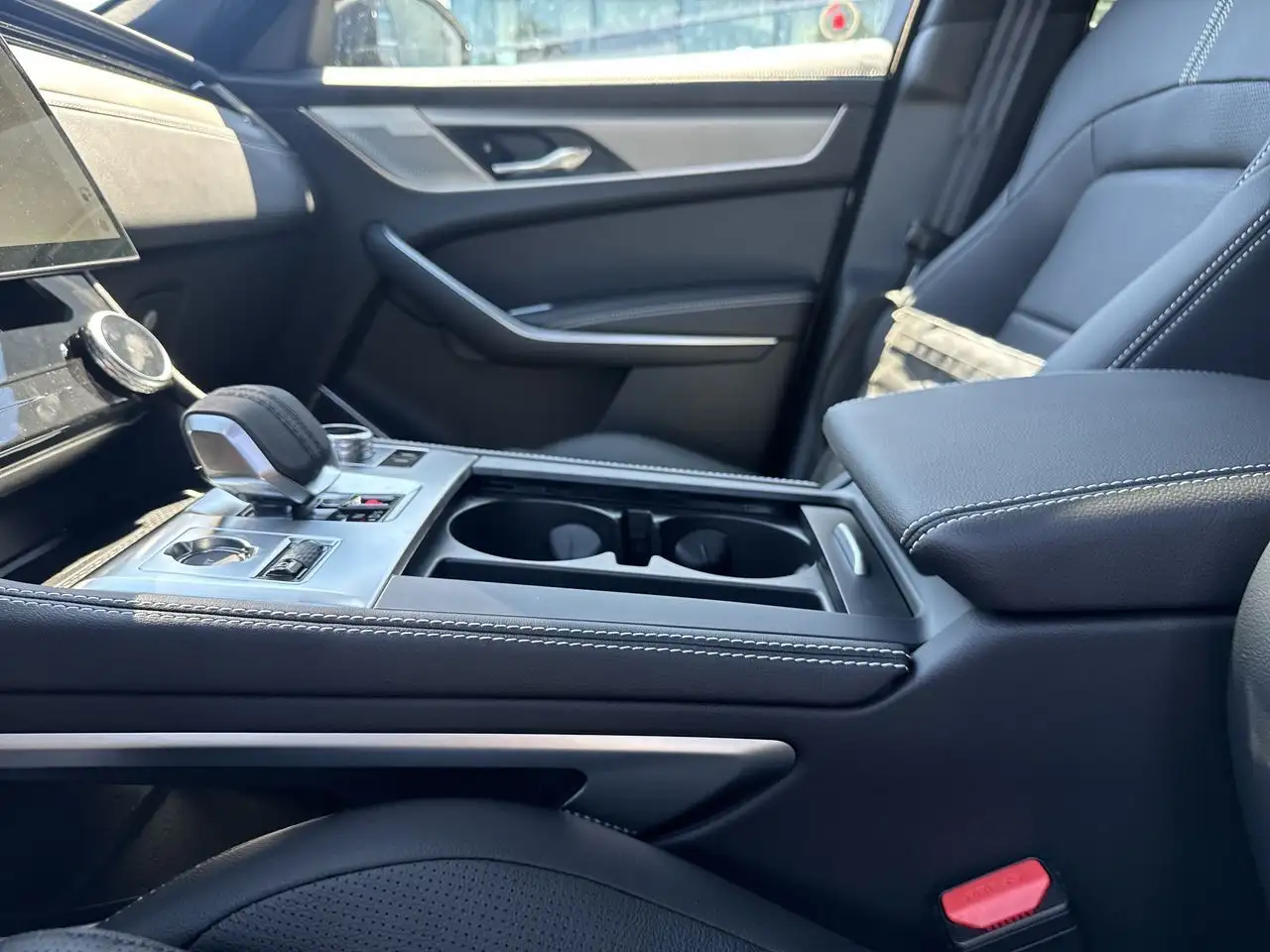 Jaguar F-Pace photo Jaguar F-Pace
