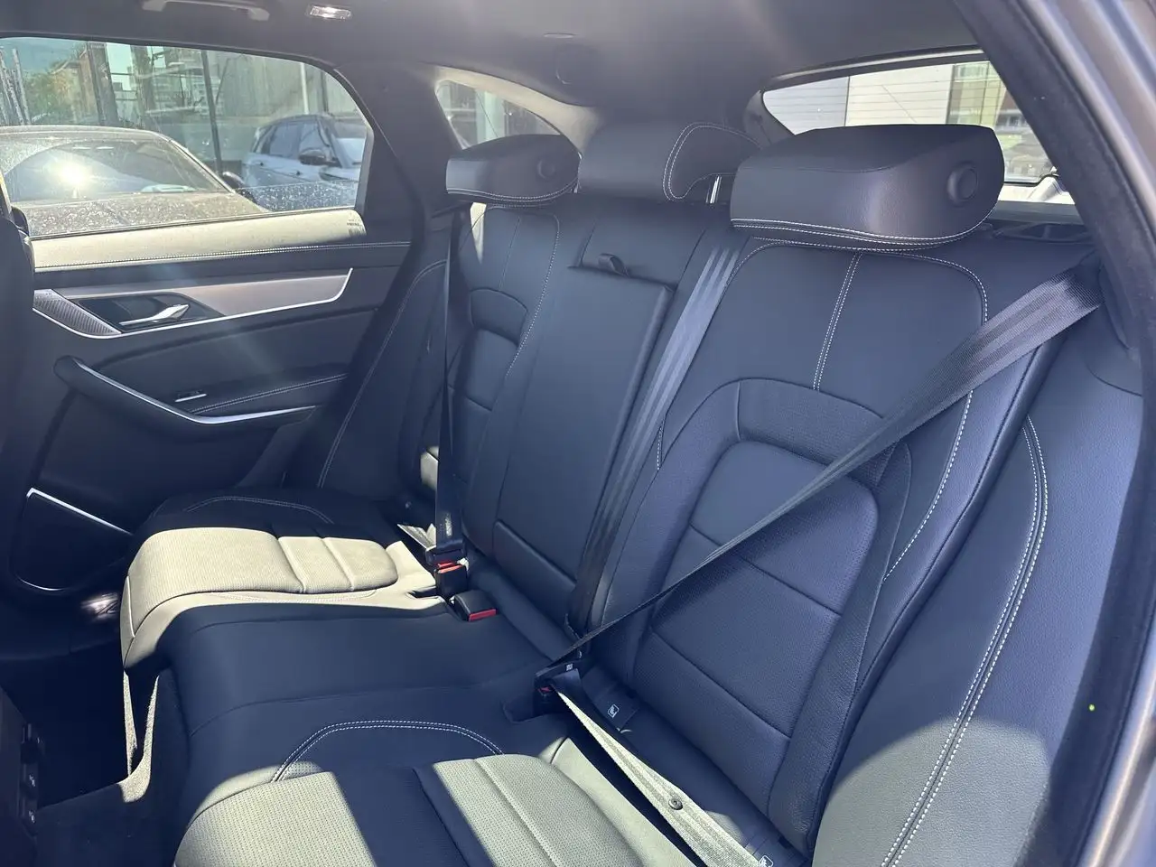 Jaguar F-Pace photo Jaguar F-Pace