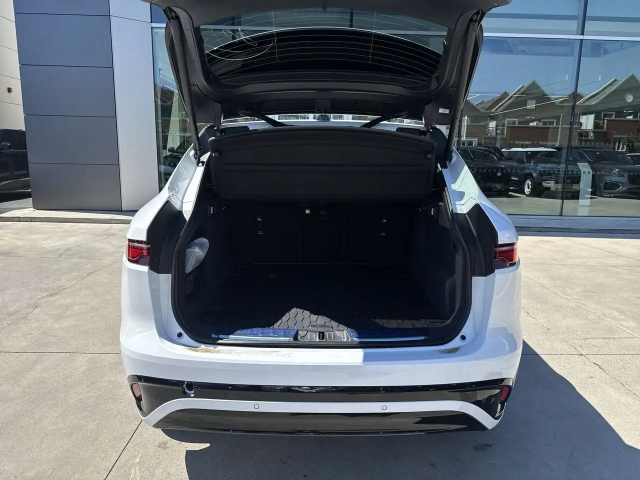 Jaguar F-Pace photo Jaguar F-Pace