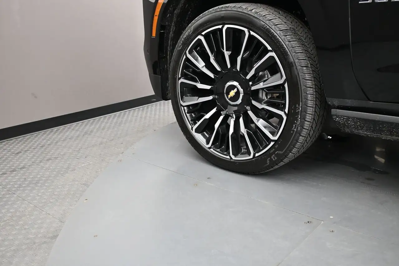 Chevrolet Suburban снимка Chevrolet Suburban
