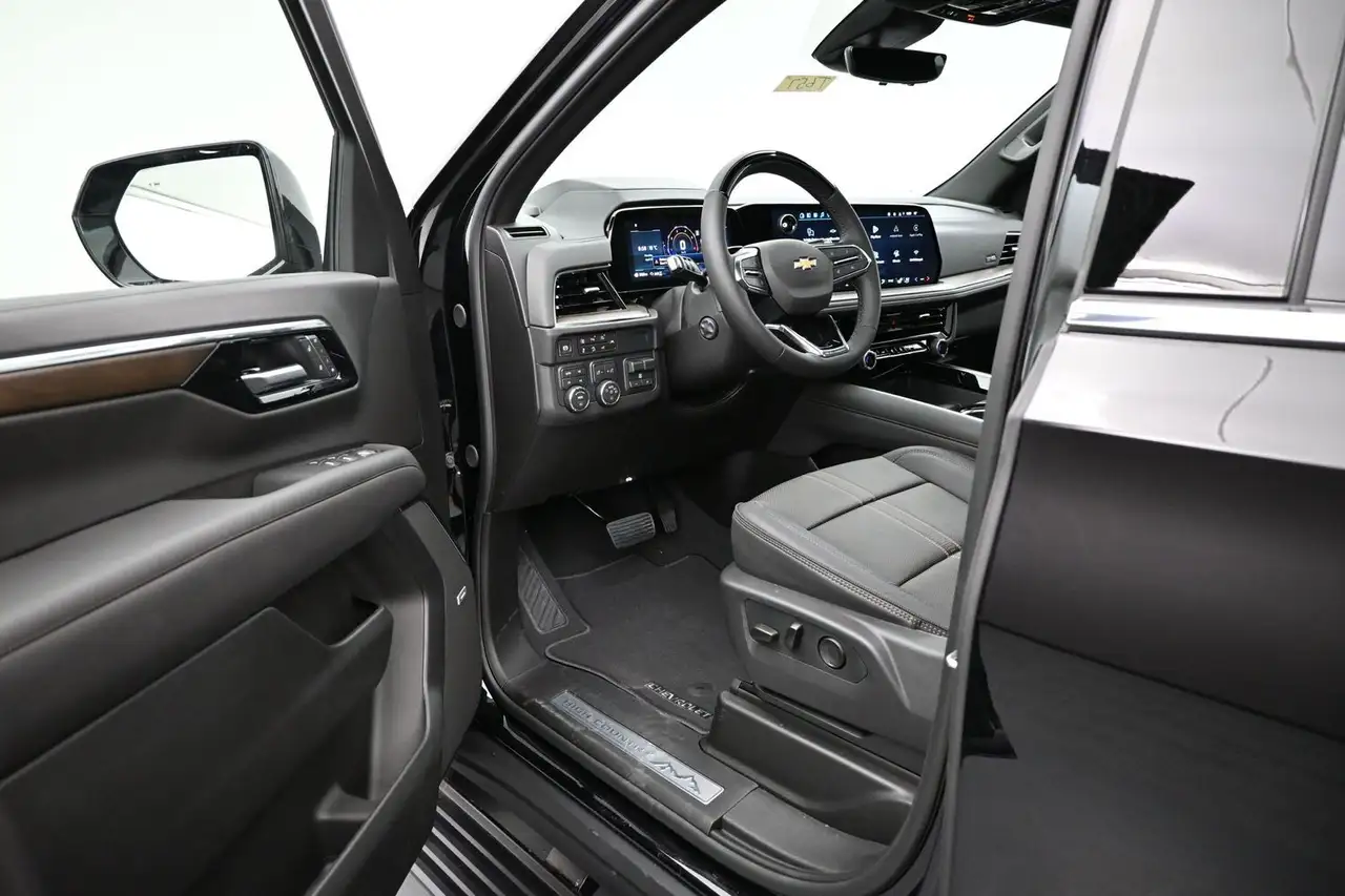 Chevrolet Suburban снимка Chevrolet Suburban