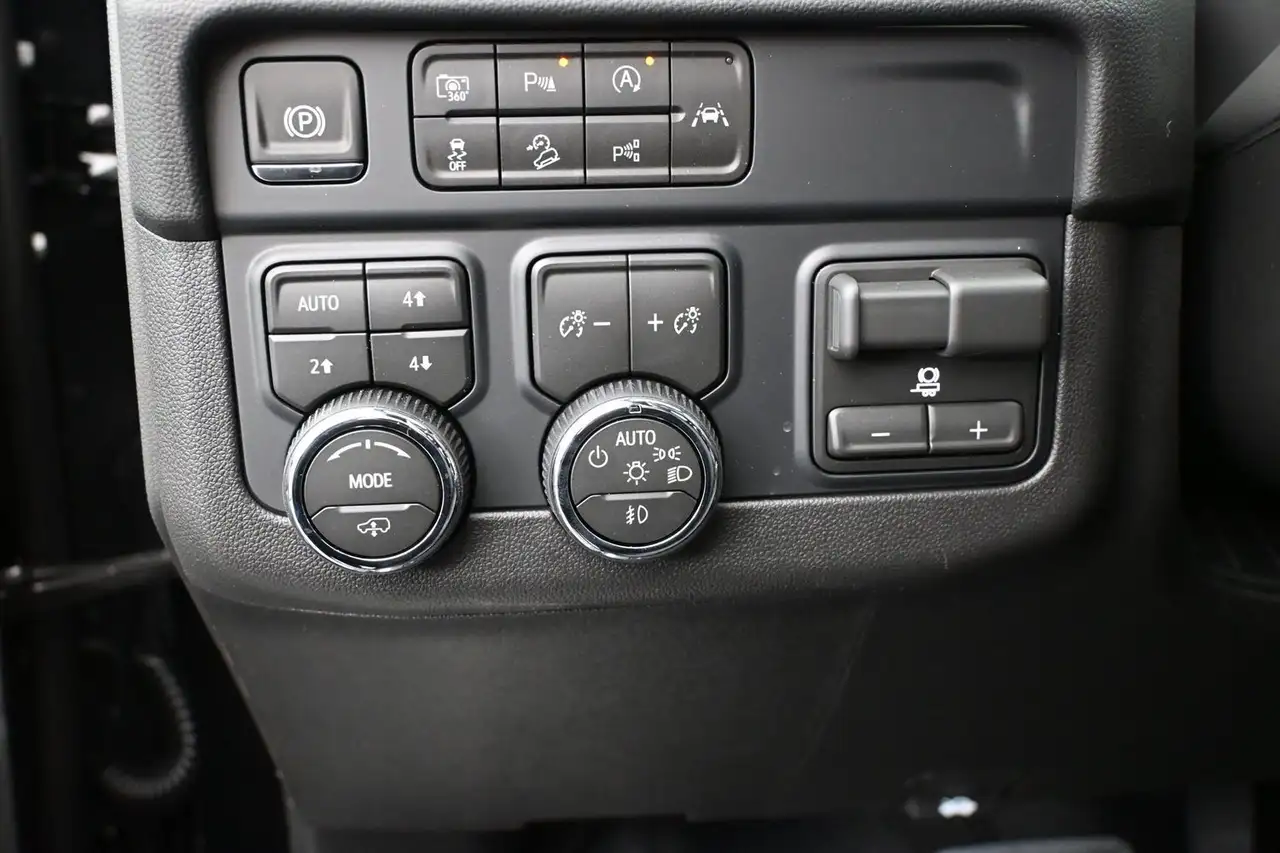 Chevrolet Suburban снимка Chevrolet Suburban