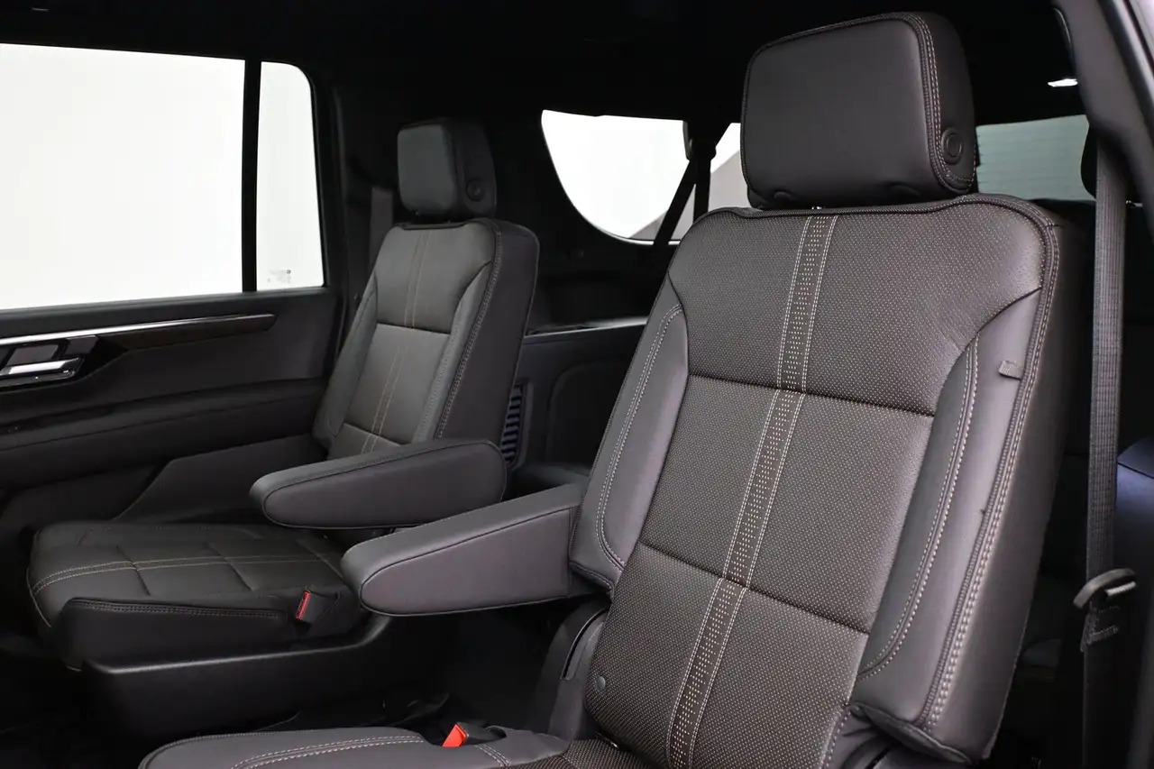 Chevrolet Suburban снимка Chevrolet Suburban