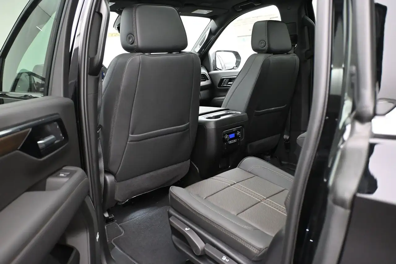 Chevrolet Suburban снимка Chevrolet Suburban