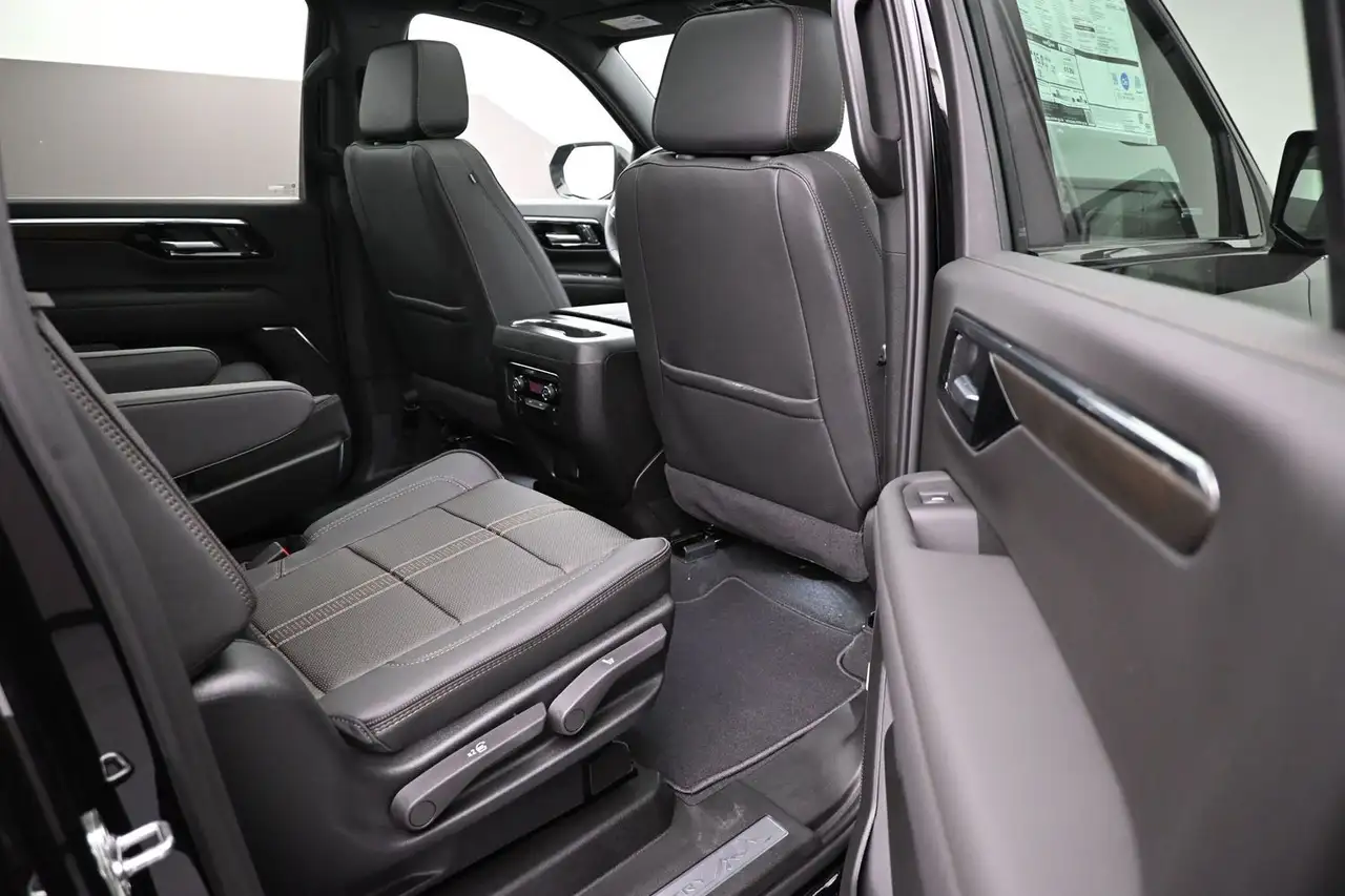 Chevrolet Suburban снимка Chevrolet Suburban