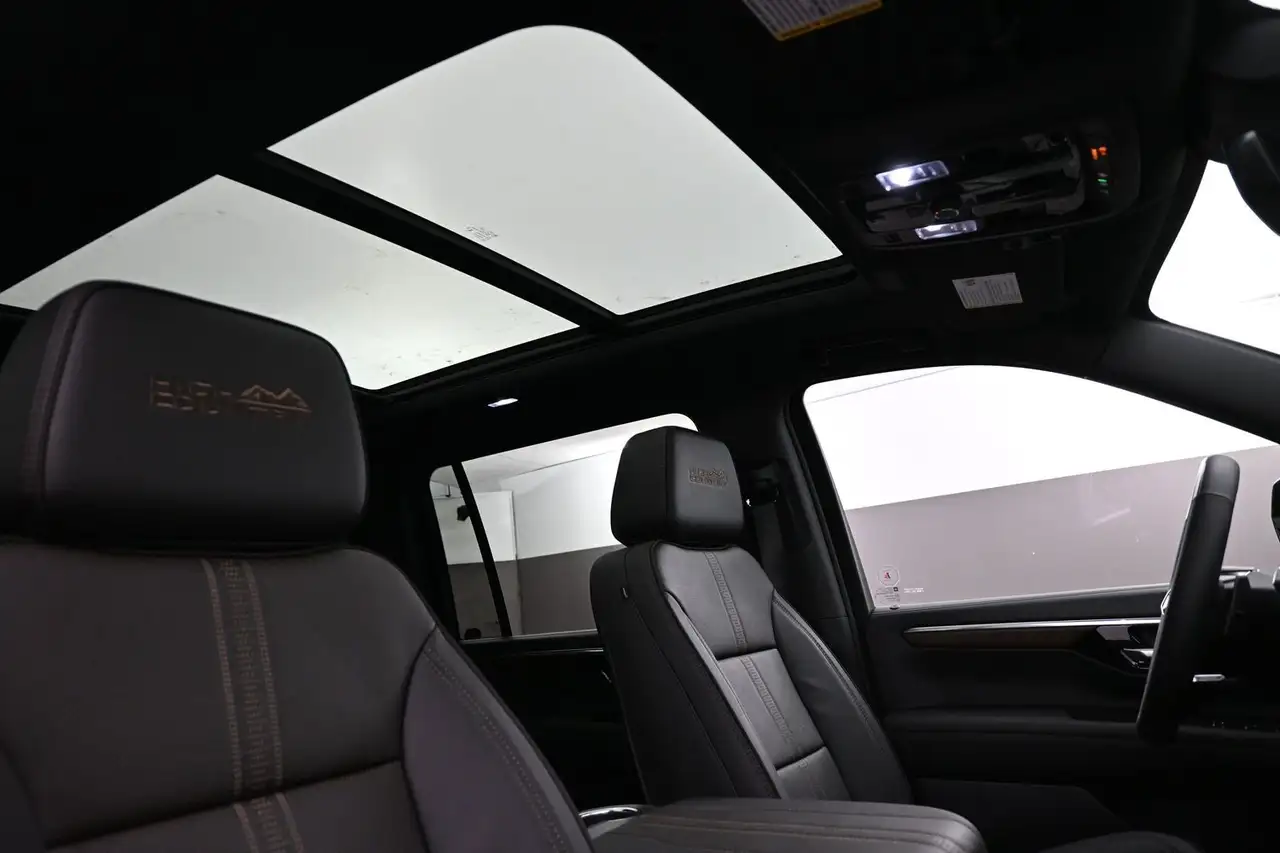 Chevrolet Suburban снимка Chevrolet Suburban