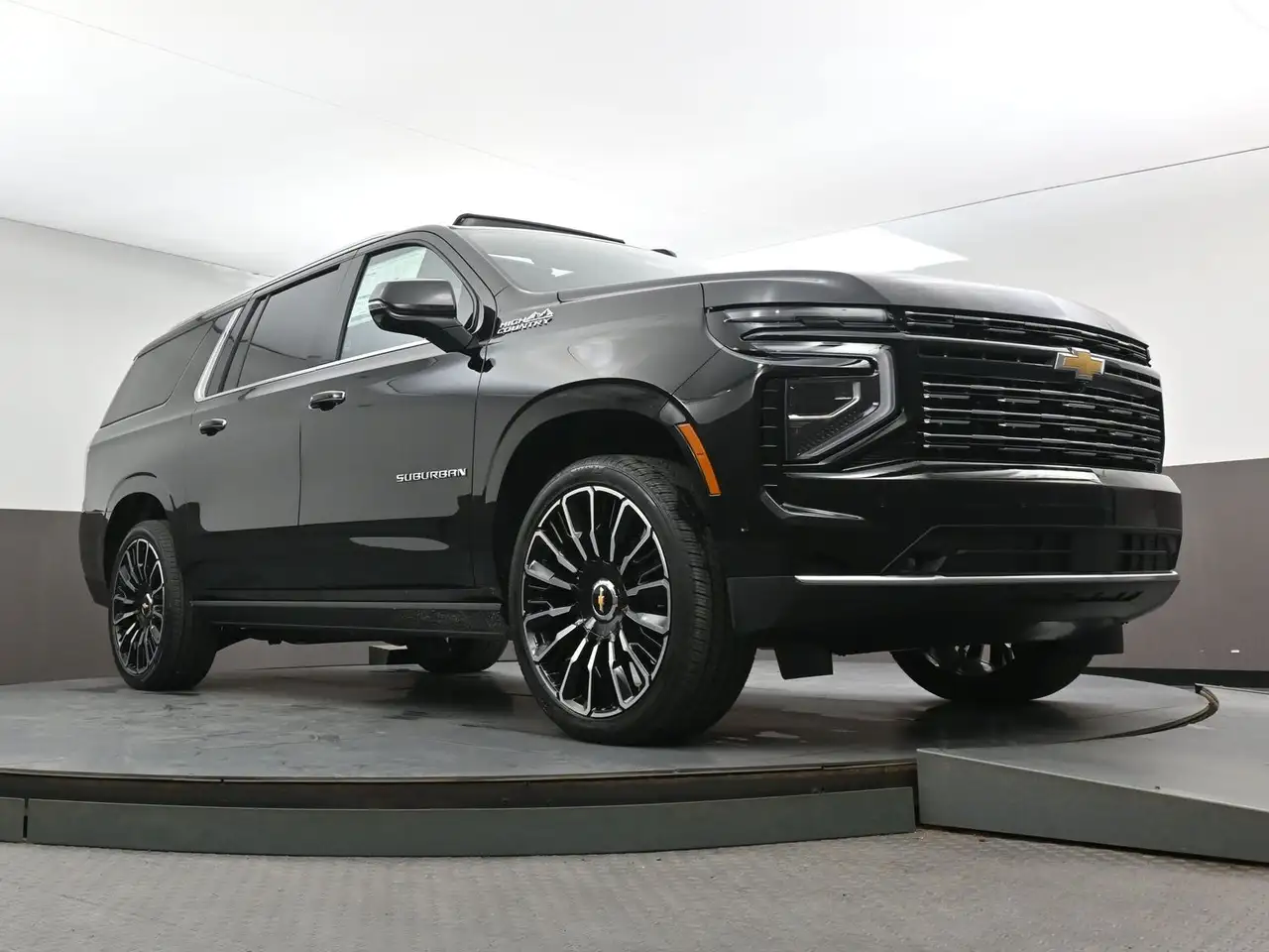 Chevrolet Suburban снимка Chevrolet Suburban