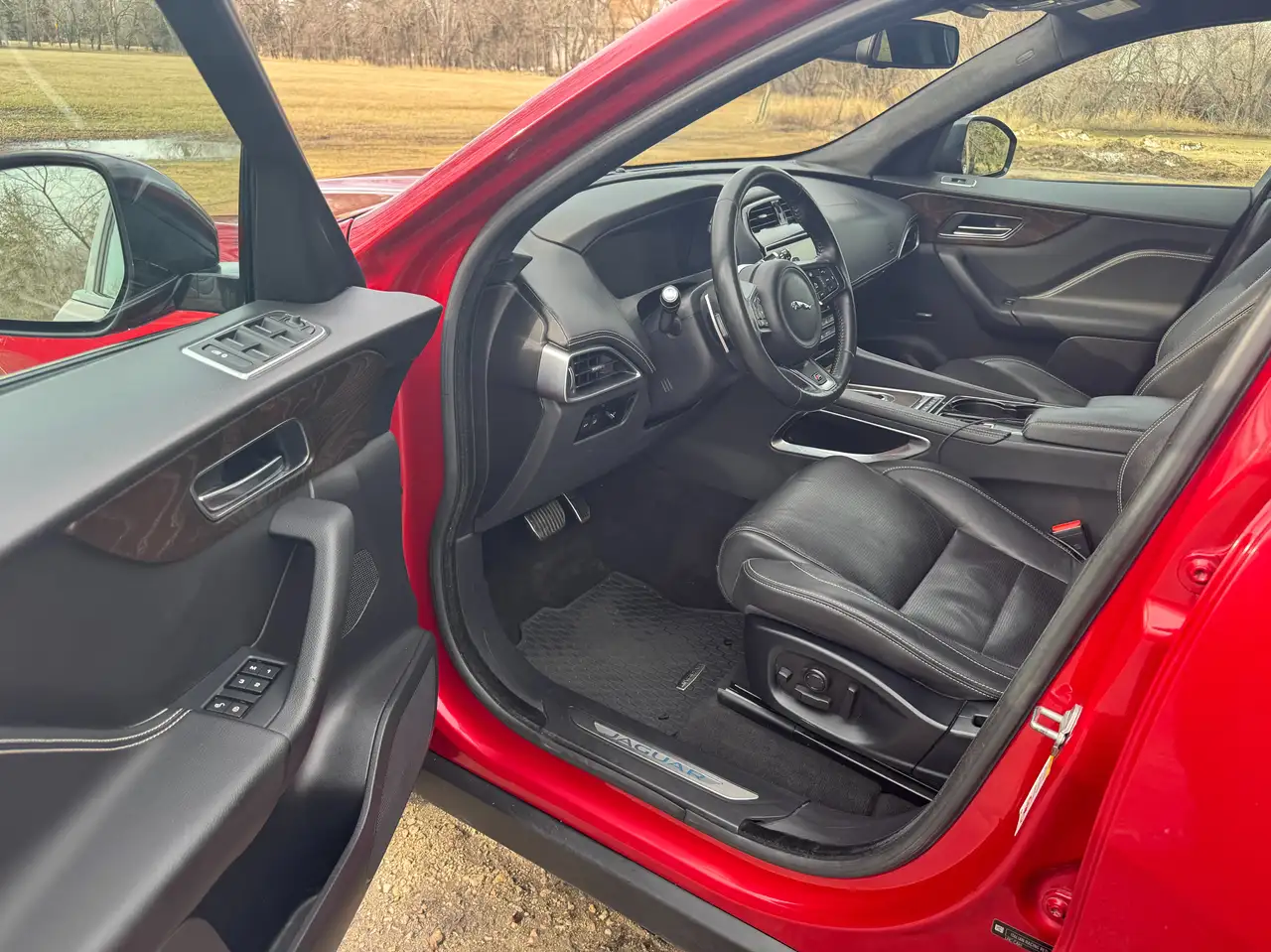 Jaguar F-Pace photo Jaguar F-Pace