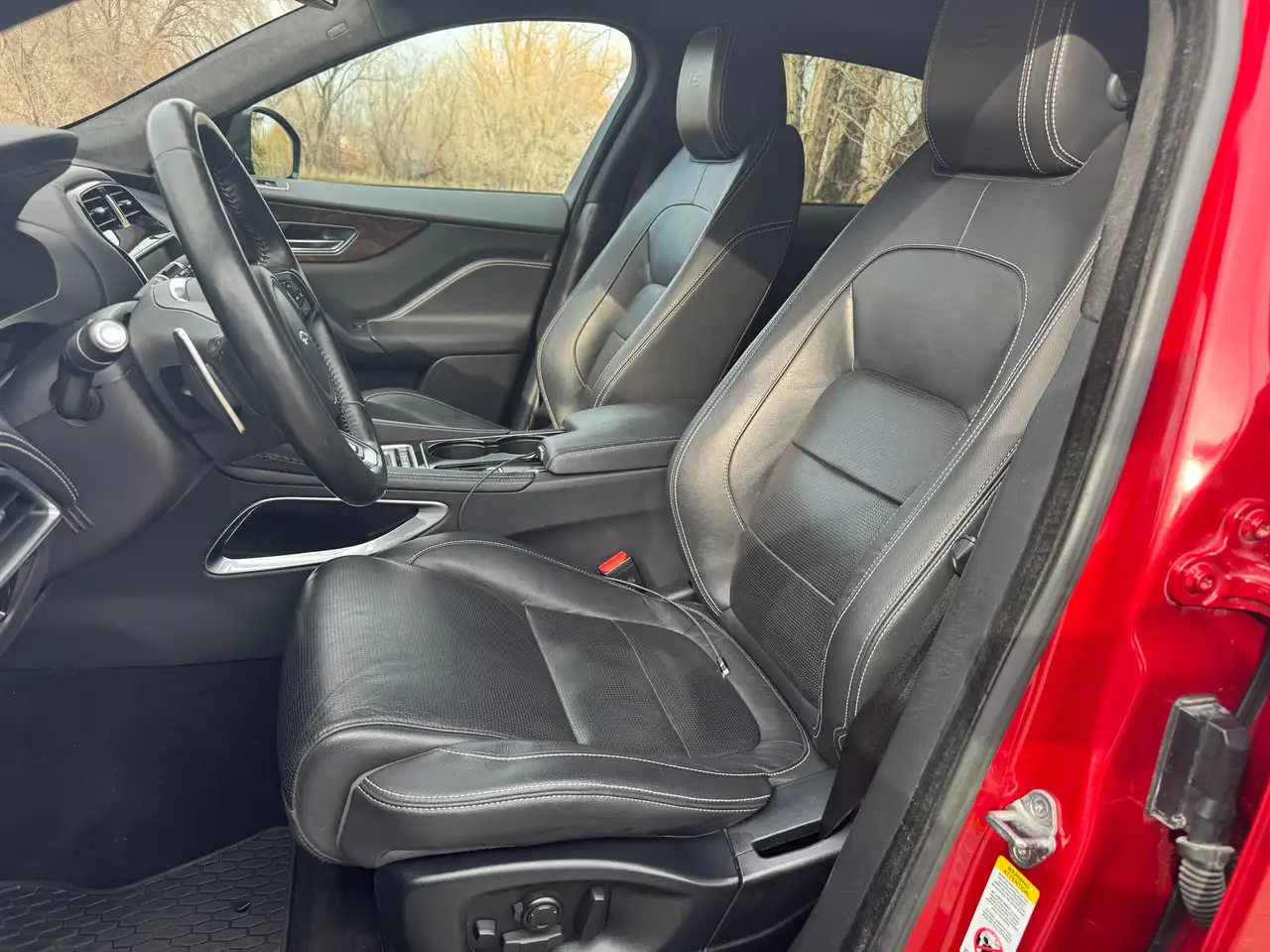 Jaguar F-Pace photo Jaguar F-Pace