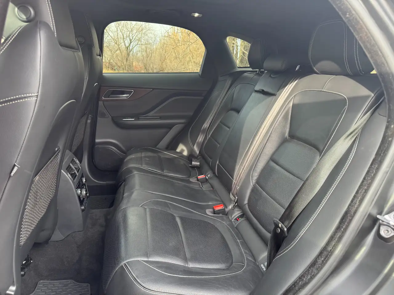 Jaguar F-Pace photo Jaguar F-Pace