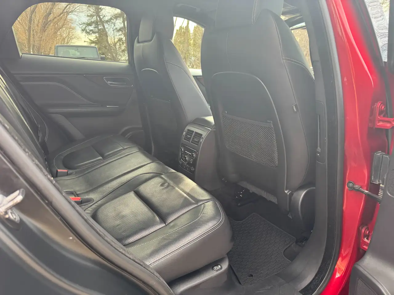 Jaguar F-Pace photo Jaguar F-Pace