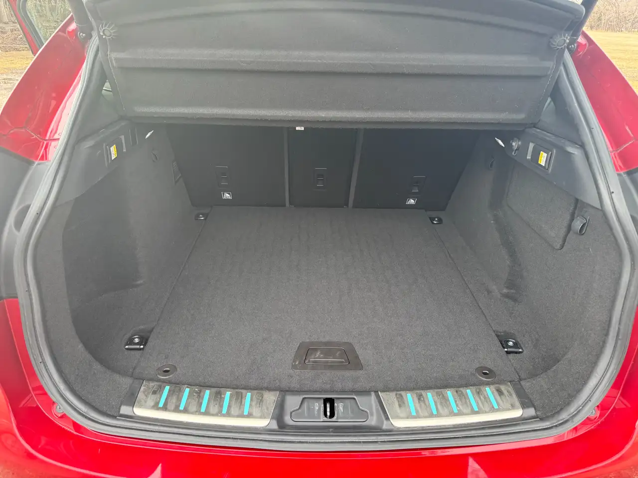 Jaguar F-Pace photo Jaguar F-Pace