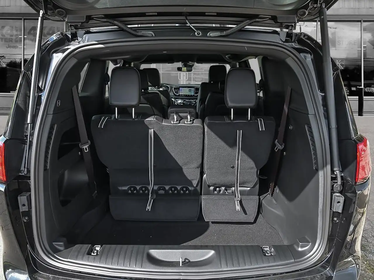 Chrysler Grand Caravan photo Chrysler Grand Caravan