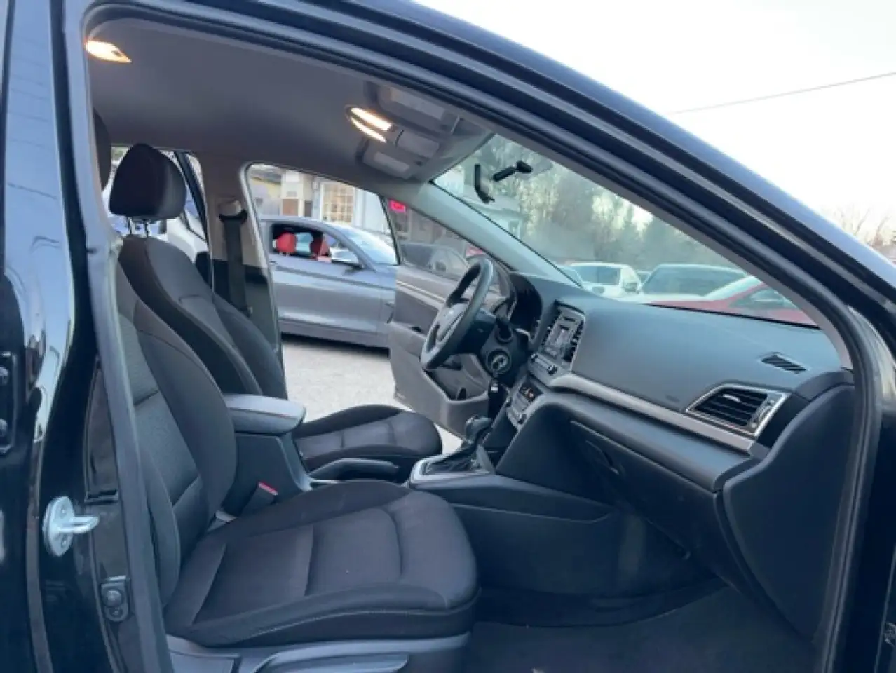 Hyundai ELANTRA снимка Hyundai ELANTRA