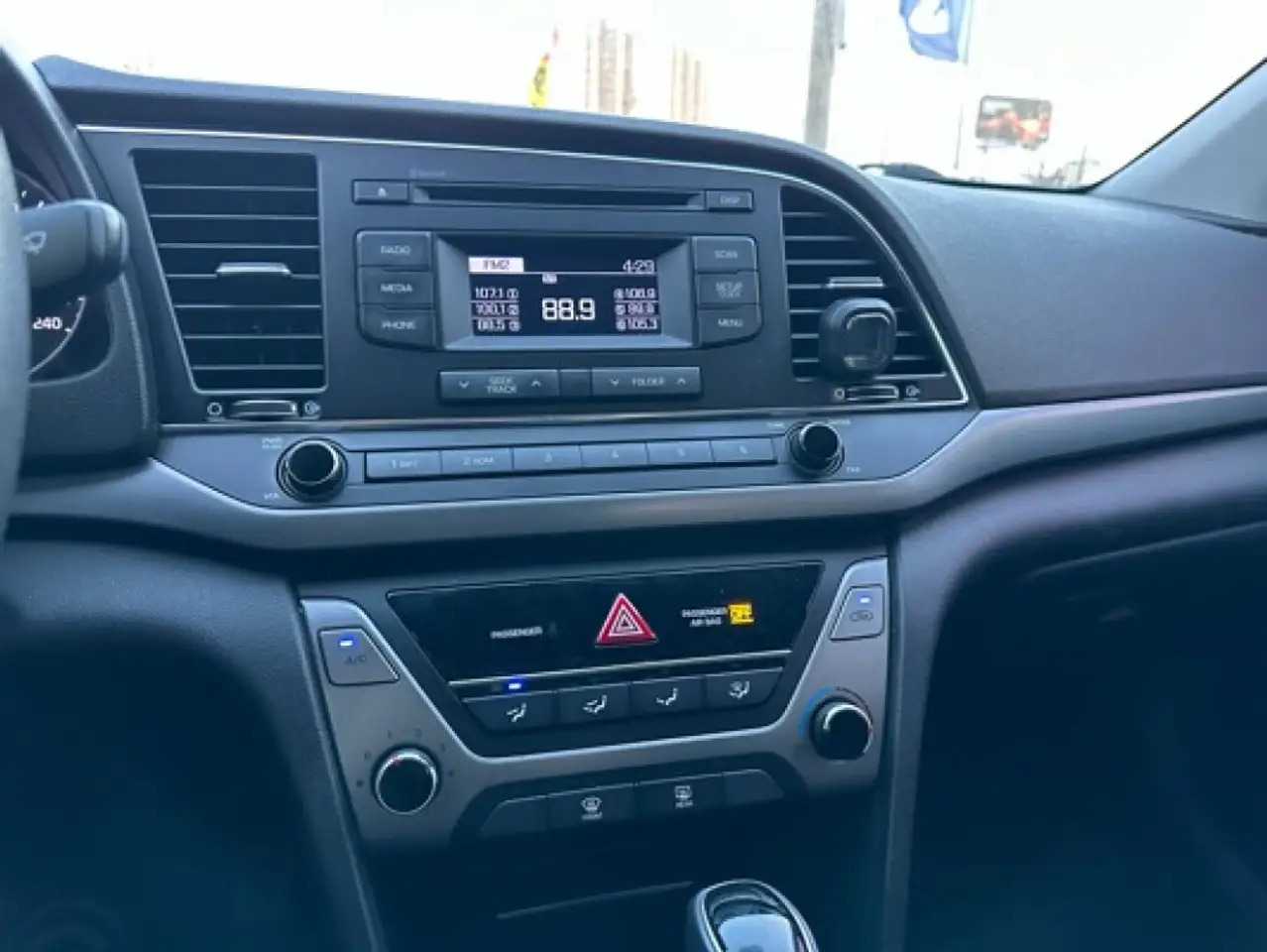 Hyundai ELANTRA снимка Hyundai ELANTRA