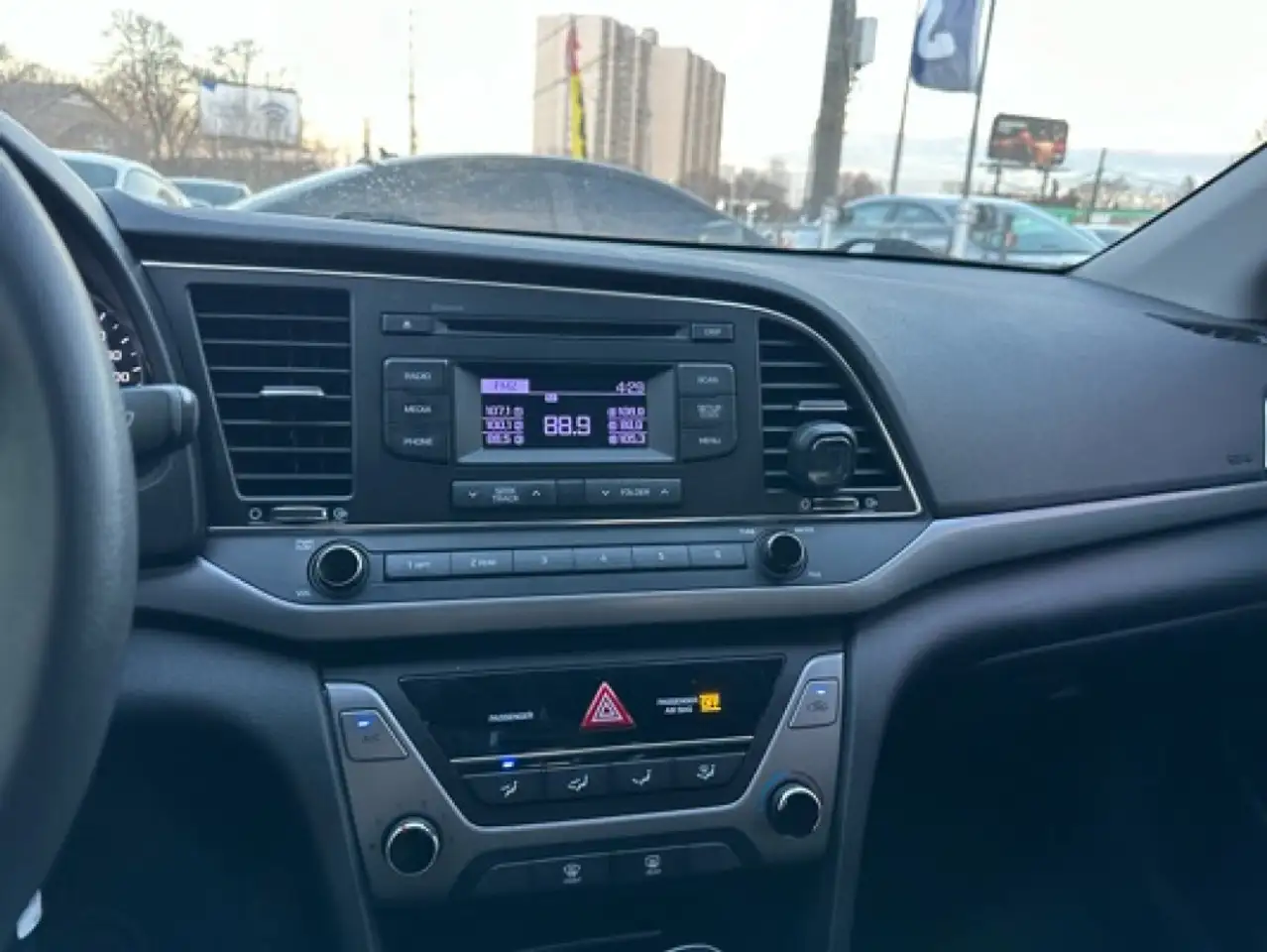 Hyundai ELANTRA снимка Hyundai ELANTRA