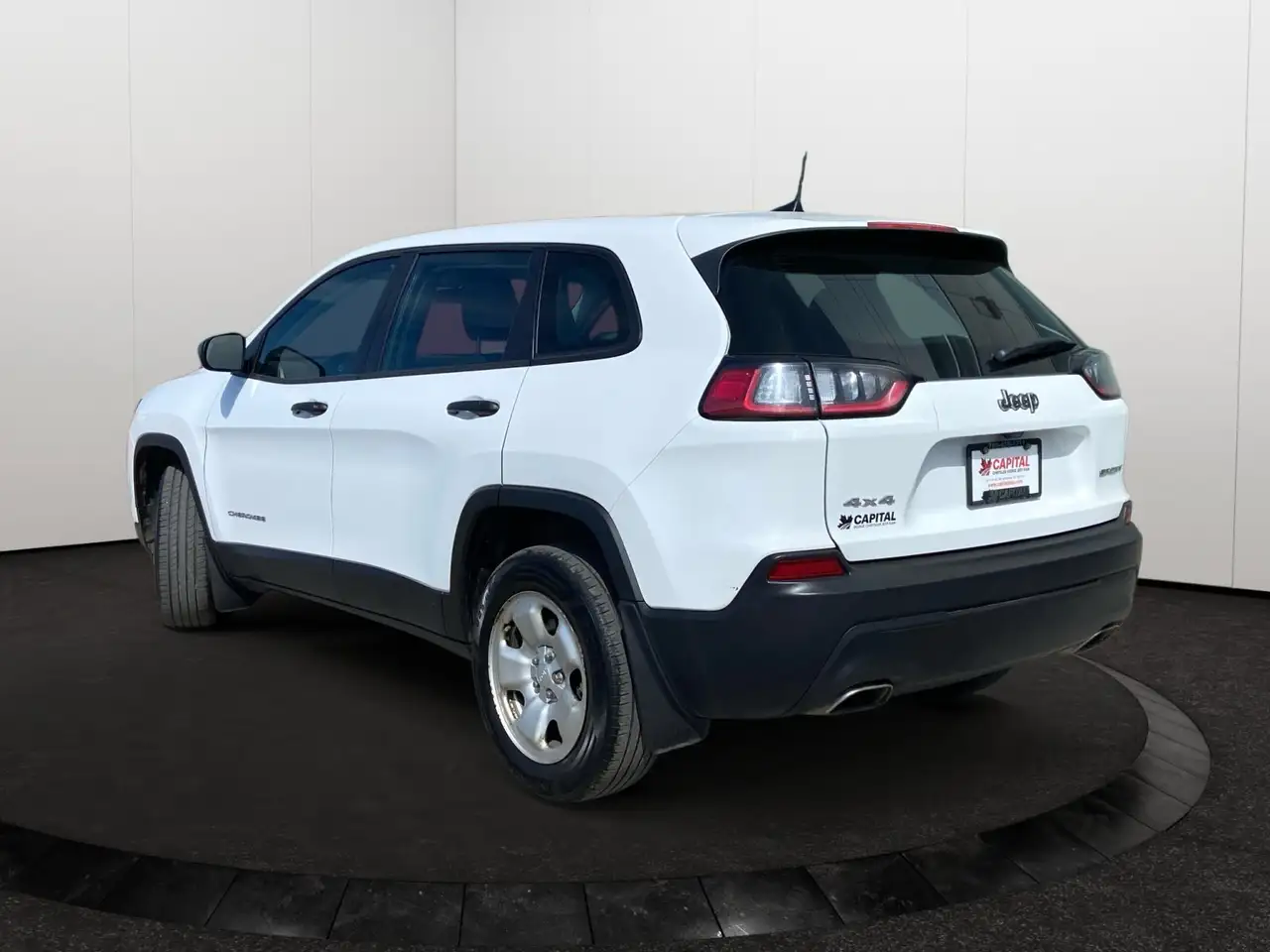 Jeep Cherokee снимка Jeep Cherokee