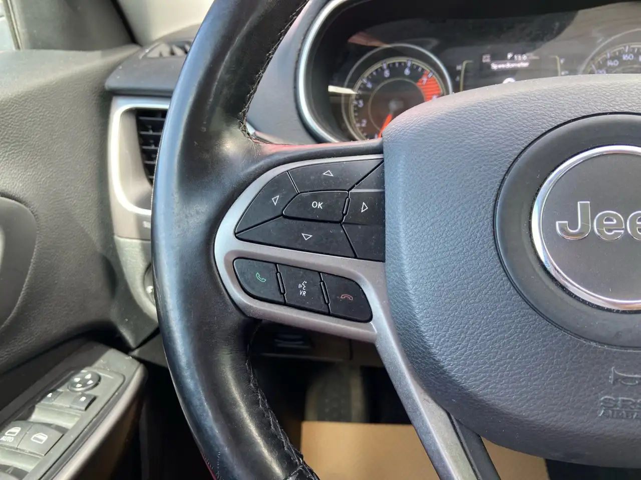 Jeep Cherokee снимка Jeep Cherokee