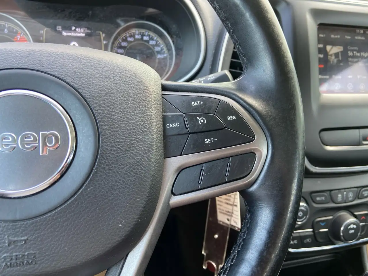 Jeep Cherokee снимка Jeep Cherokee