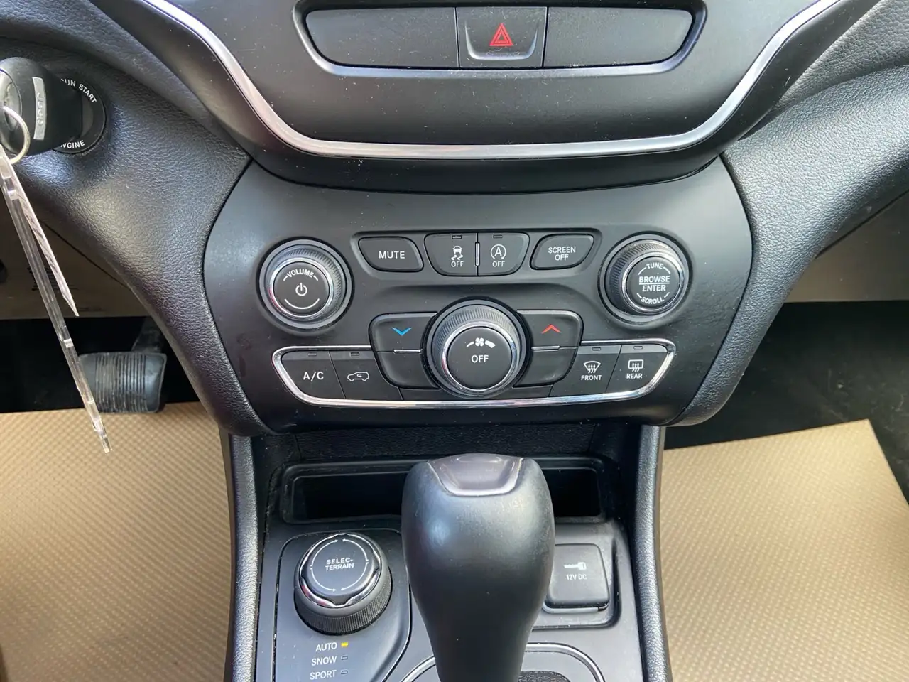 Jeep Cherokee снимка Jeep Cherokee