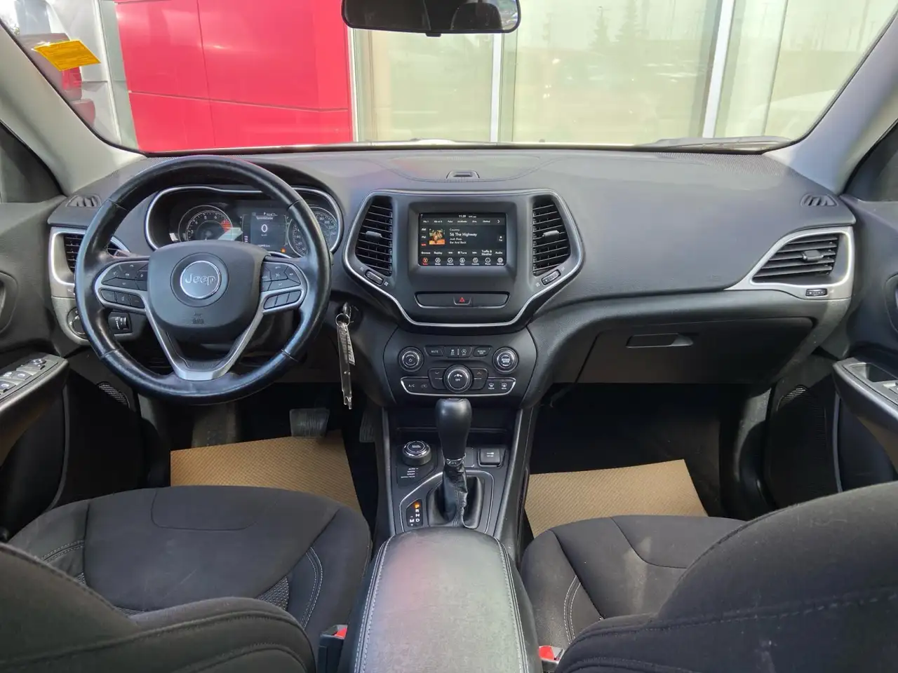 Jeep Cherokee снимка Jeep Cherokee