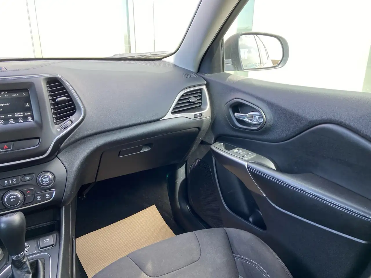 Jeep Cherokee снимка Jeep Cherokee