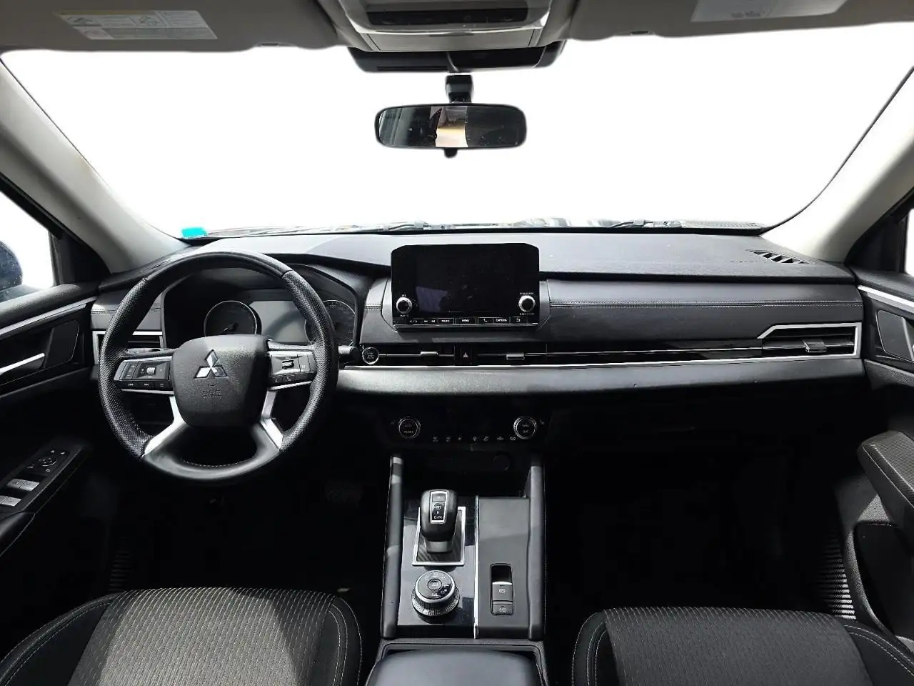 Mitsubishi Outlander снимка Mitsubishi Outlander