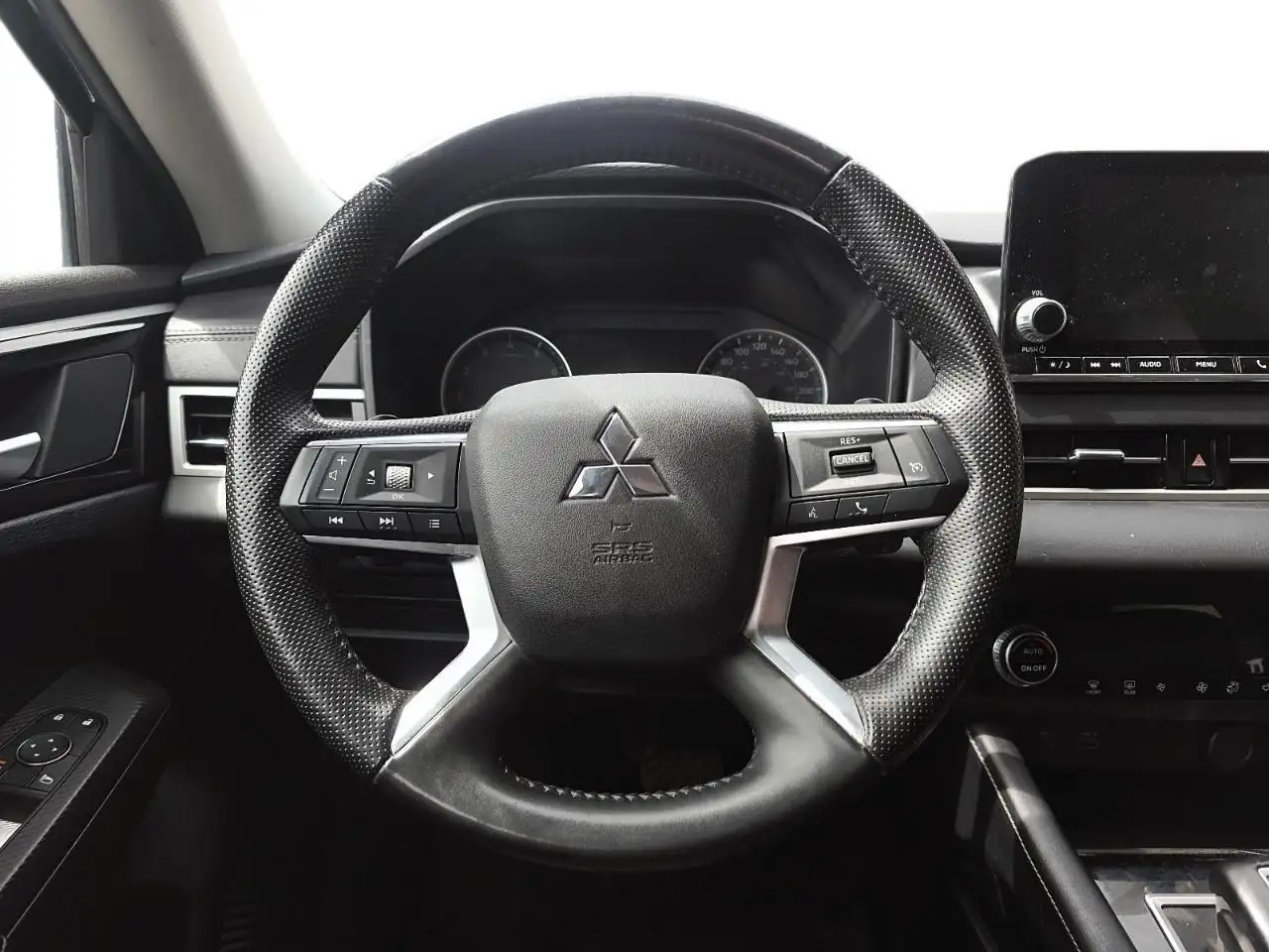 Mitsubishi Outlander снимка Mitsubishi Outlander