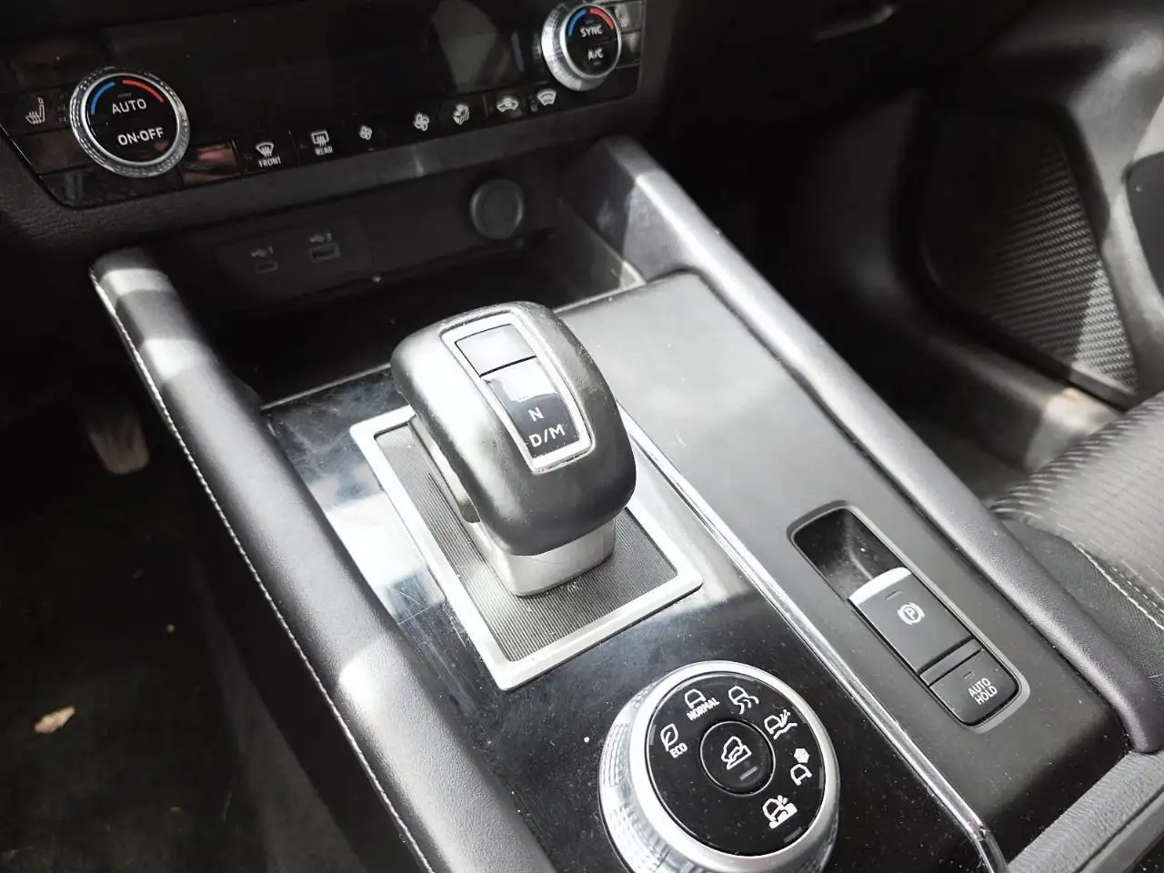 Mitsubishi Outlander снимка Mitsubishi Outlander