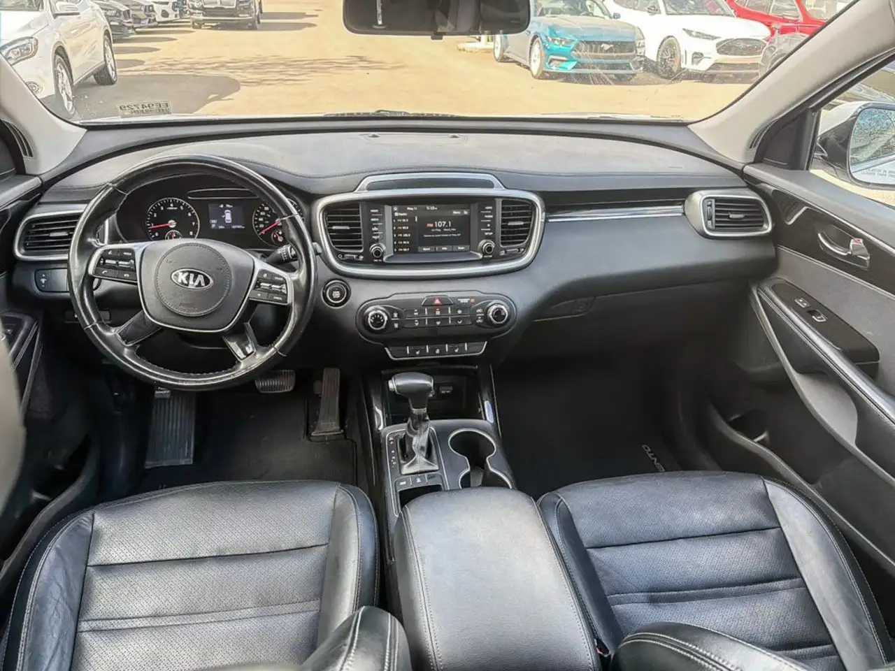 Kia Sorento снимка Kia Sorento