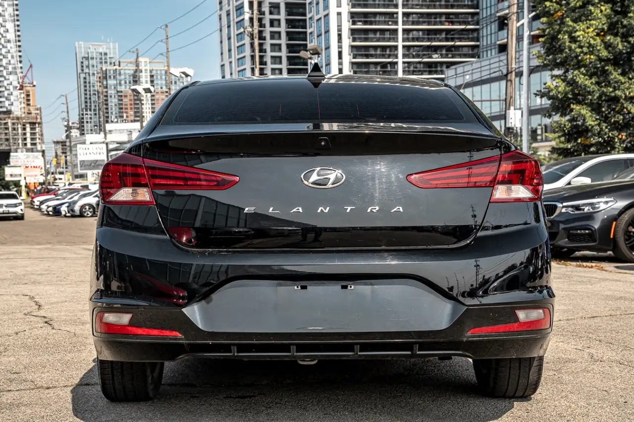 Hyundai ELANTRA fotografie Hyundai ELANTRA