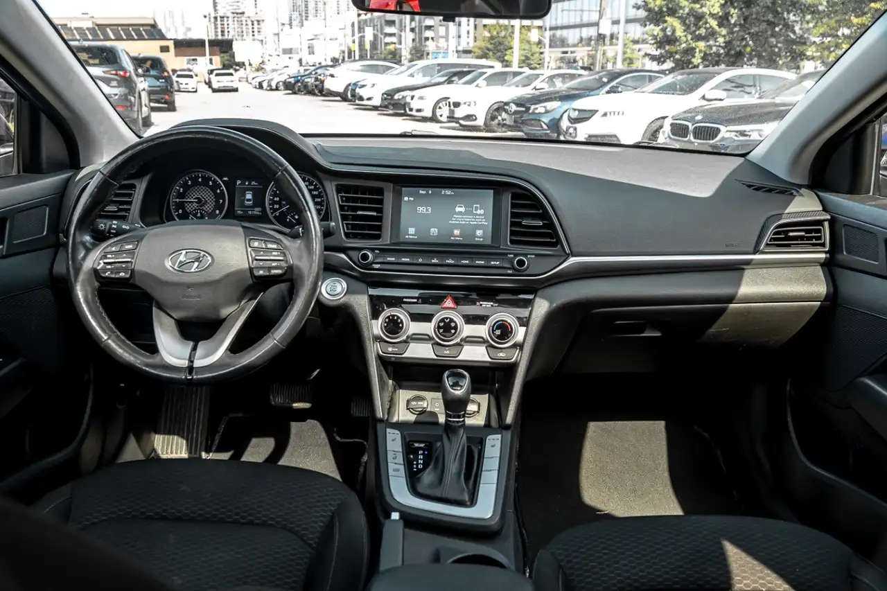 Hyundai ELANTRA fotografie Hyundai ELANTRA