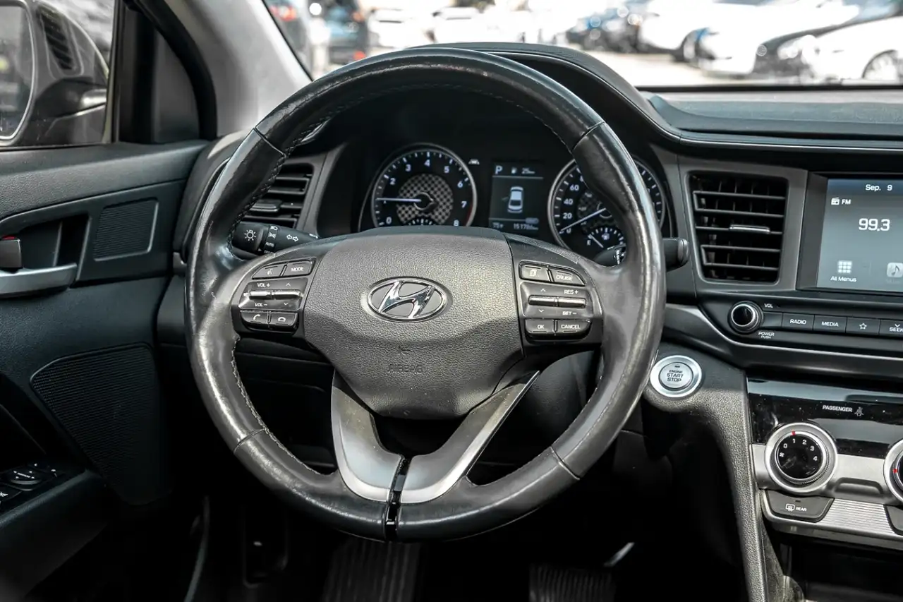 Hyundai ELANTRA fotografie Hyundai ELANTRA