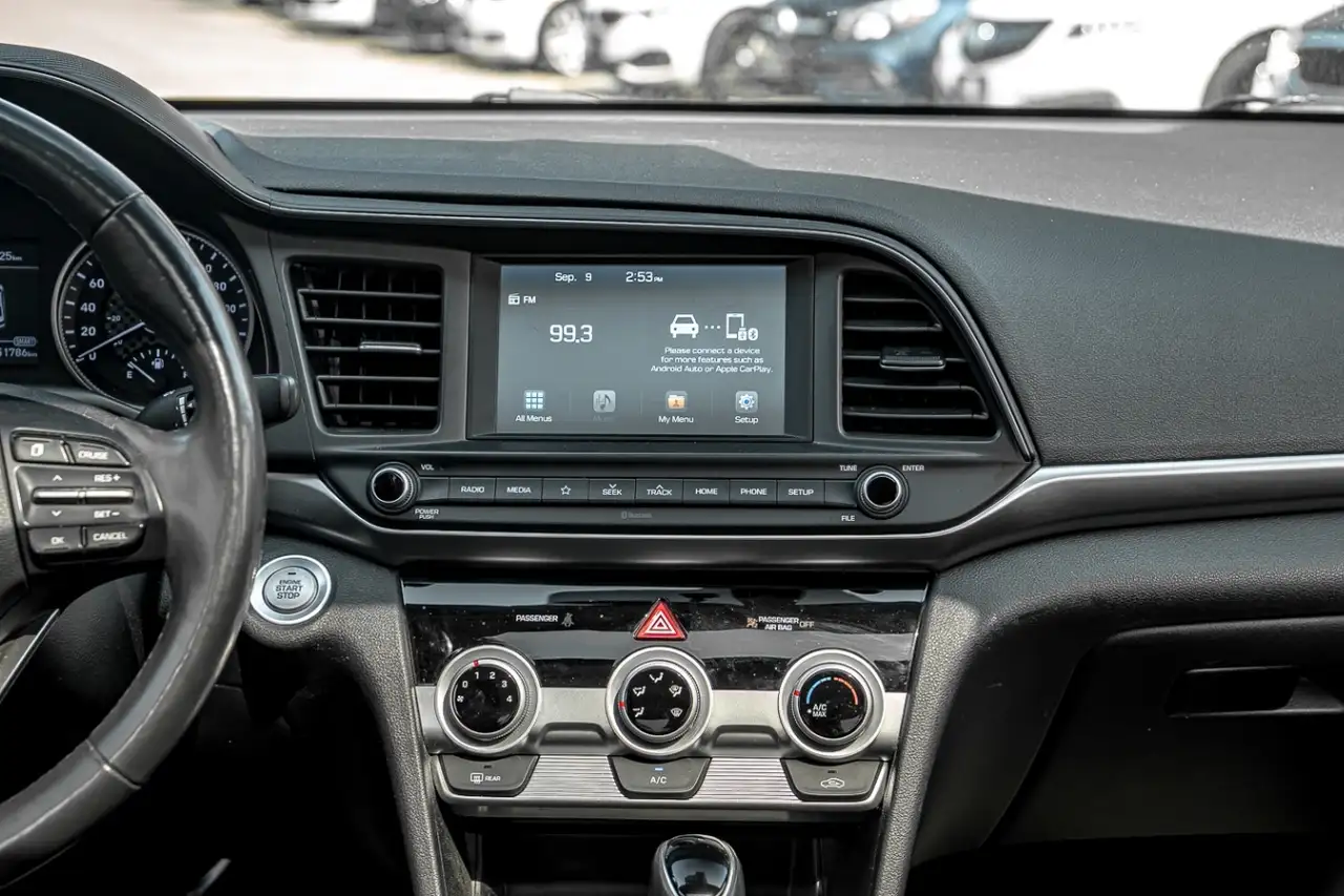 Hyundai ELANTRA fotografie Hyundai ELANTRA