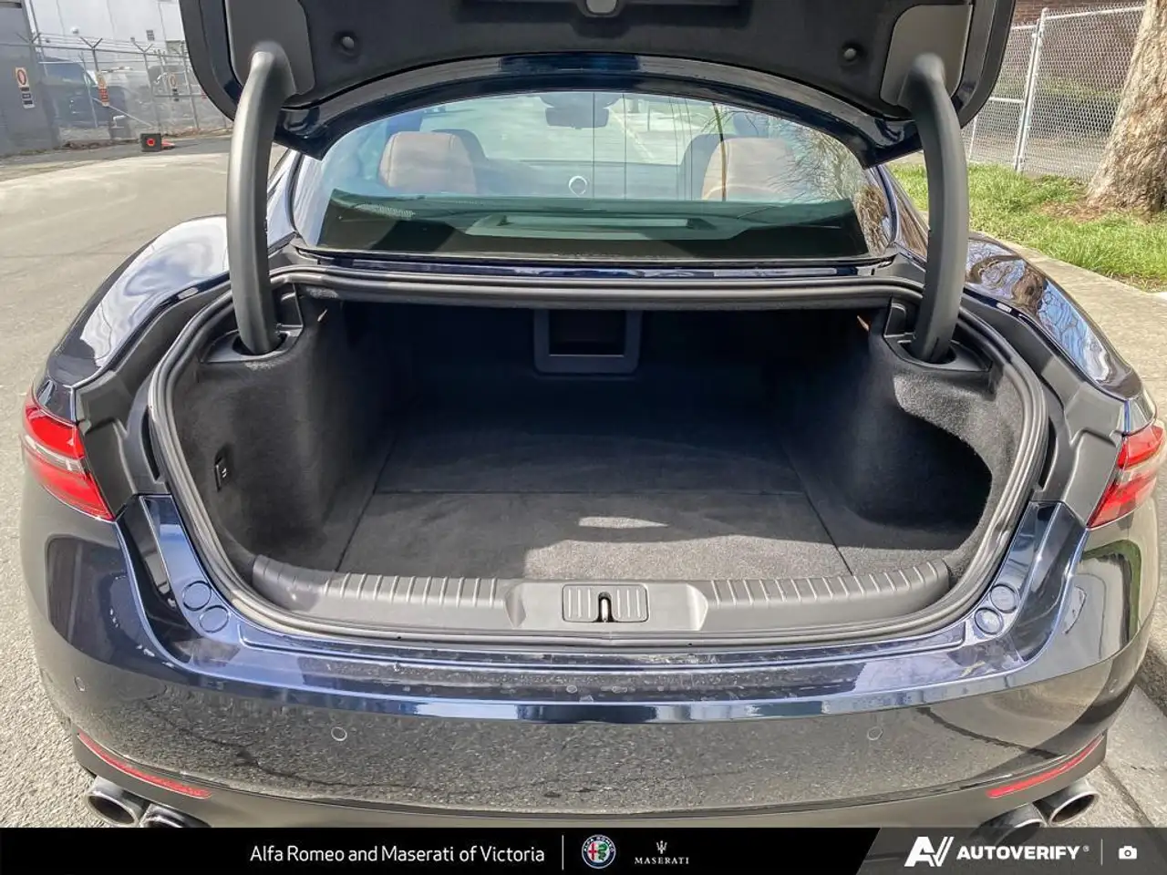Maserati GranTurismo снимка Maserati GranTurismo