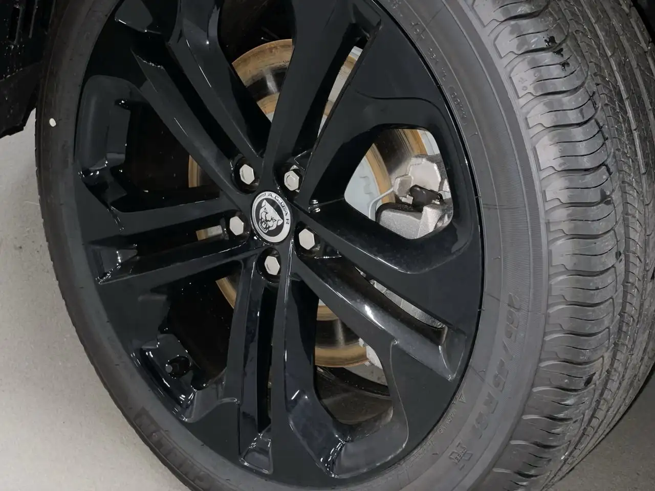 Jaguar F-Pace photo Jaguar F-Pace