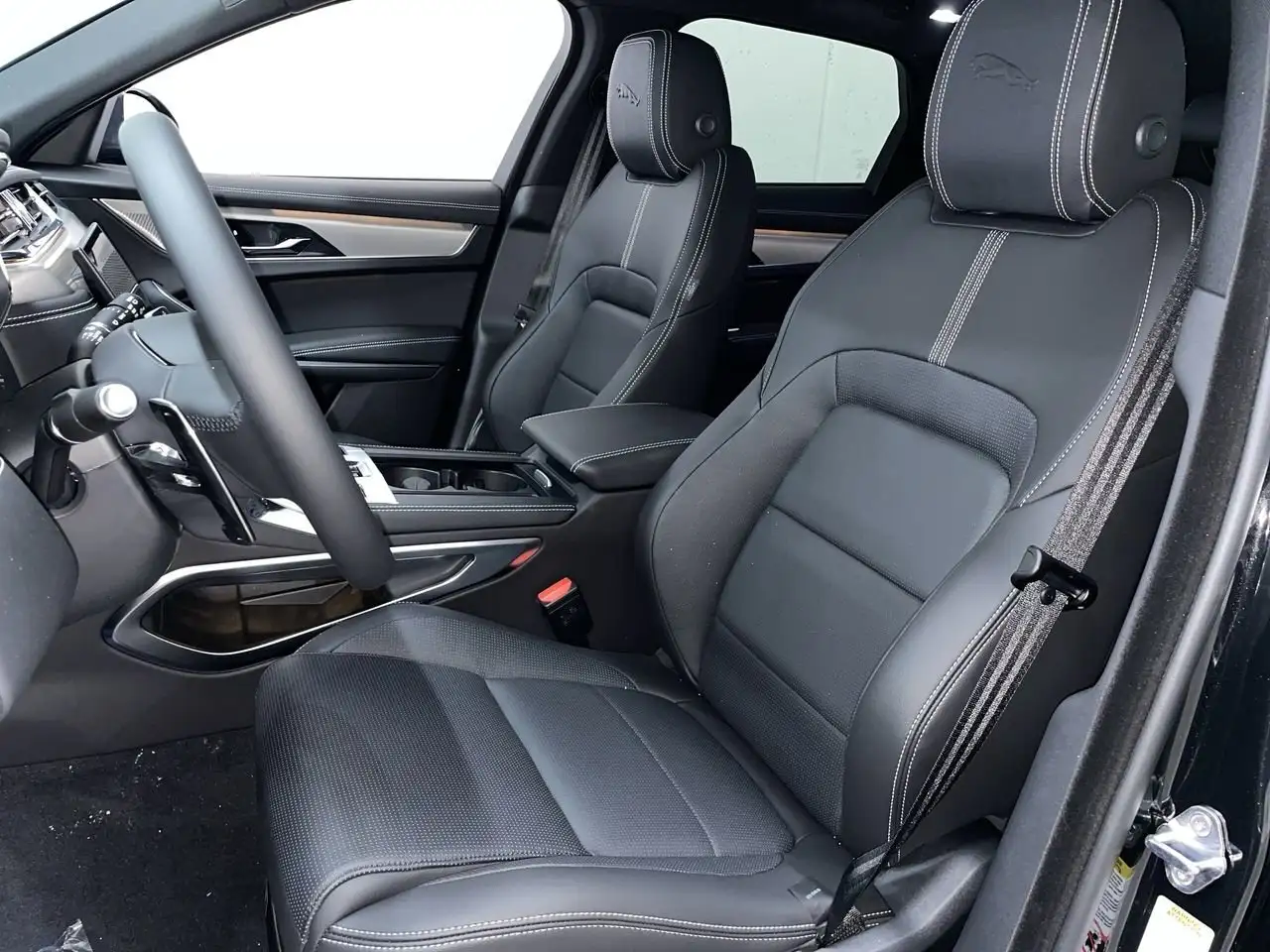 Jaguar F-Pace photo Jaguar F-Pace