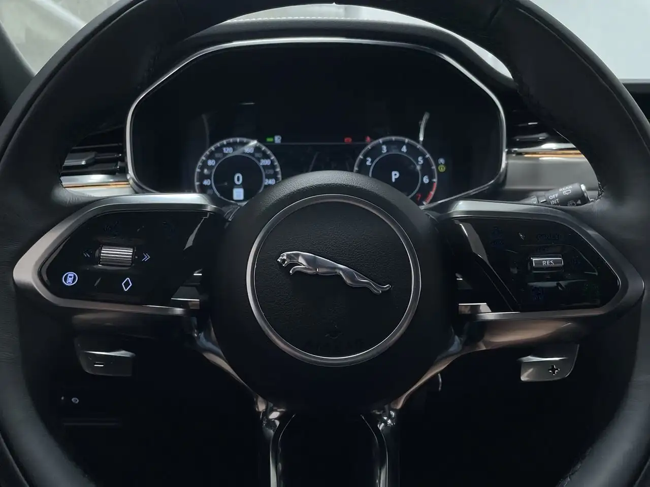 Jaguar F-Pace photo Jaguar F-Pace