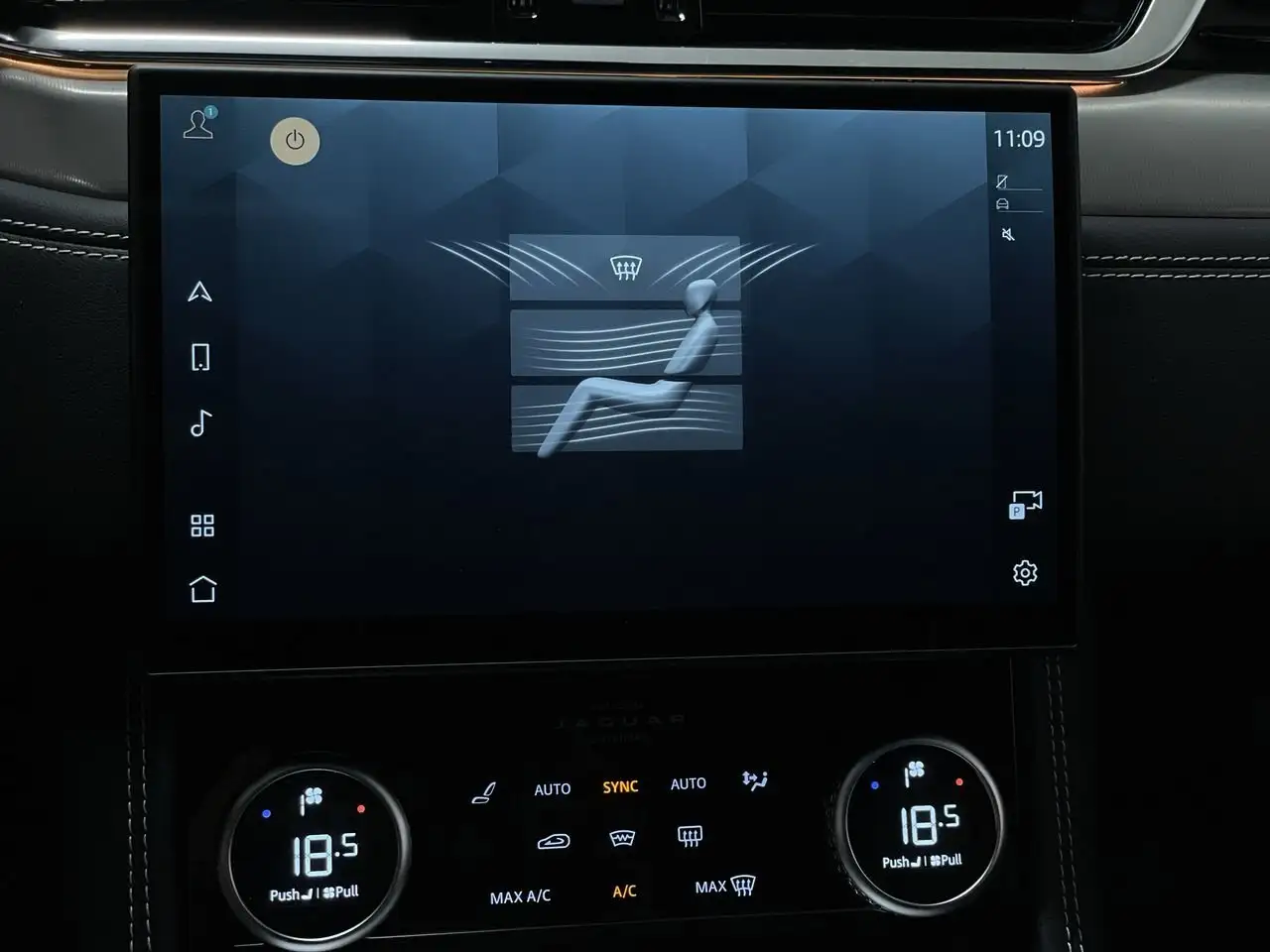 Jaguar F-Pace photo Jaguar F-Pace