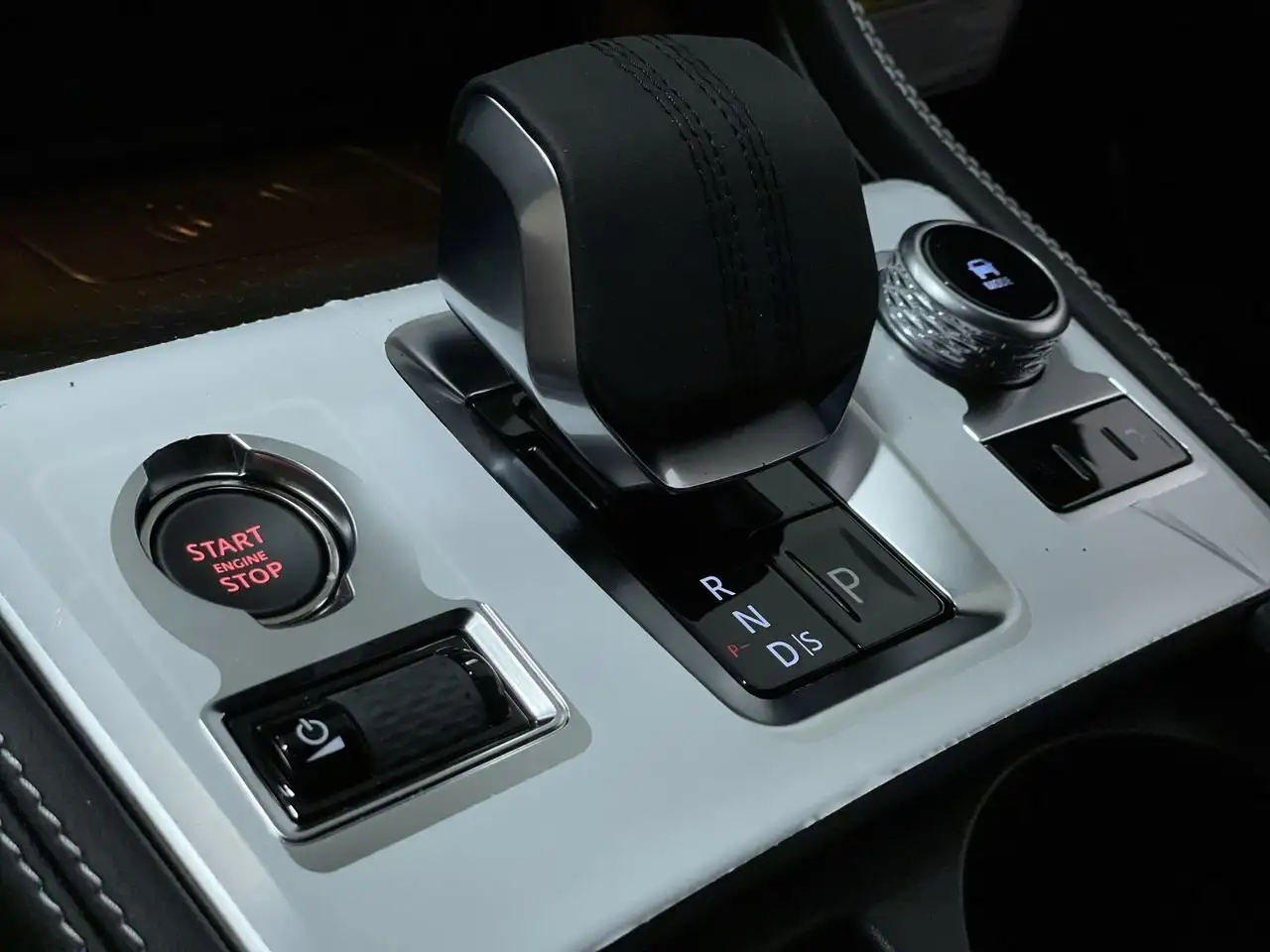 Jaguar F-Pace photo Jaguar F-Pace
