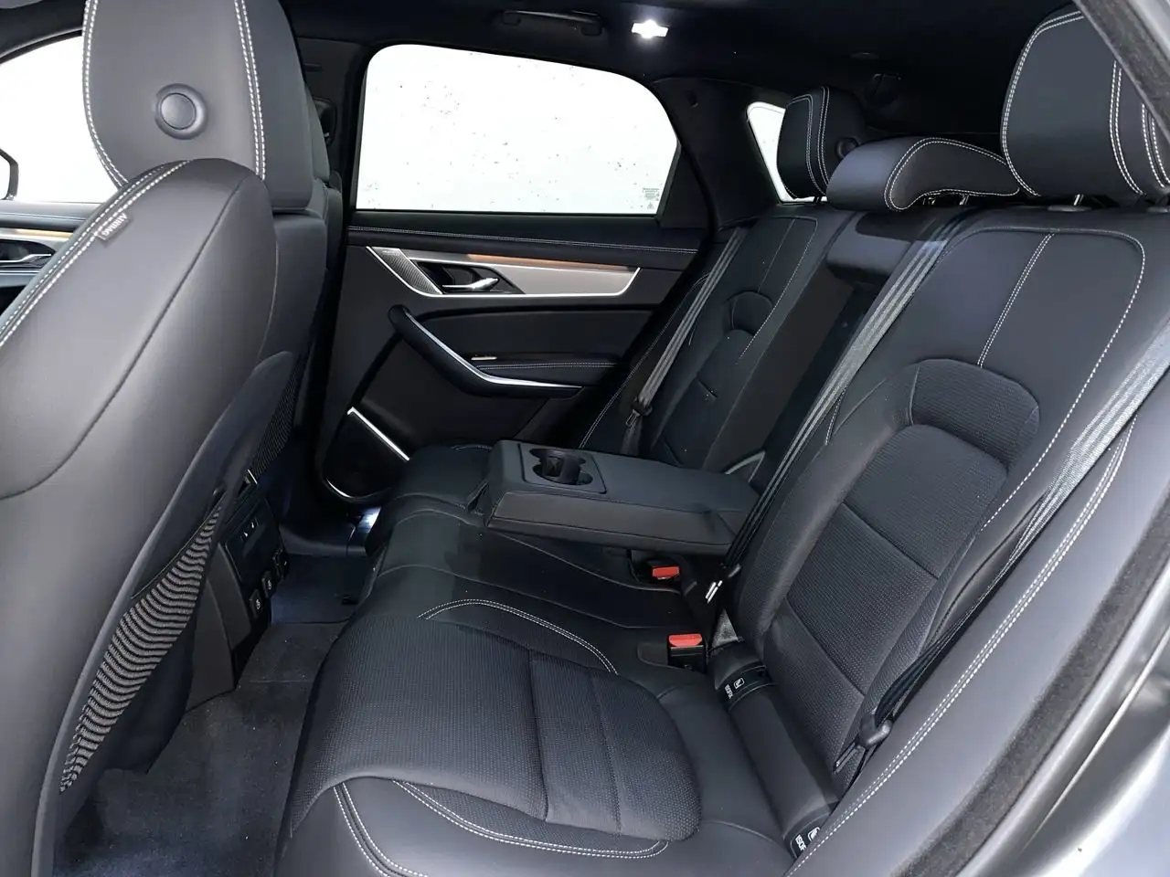 Jaguar F-Pace photo Jaguar F-Pace