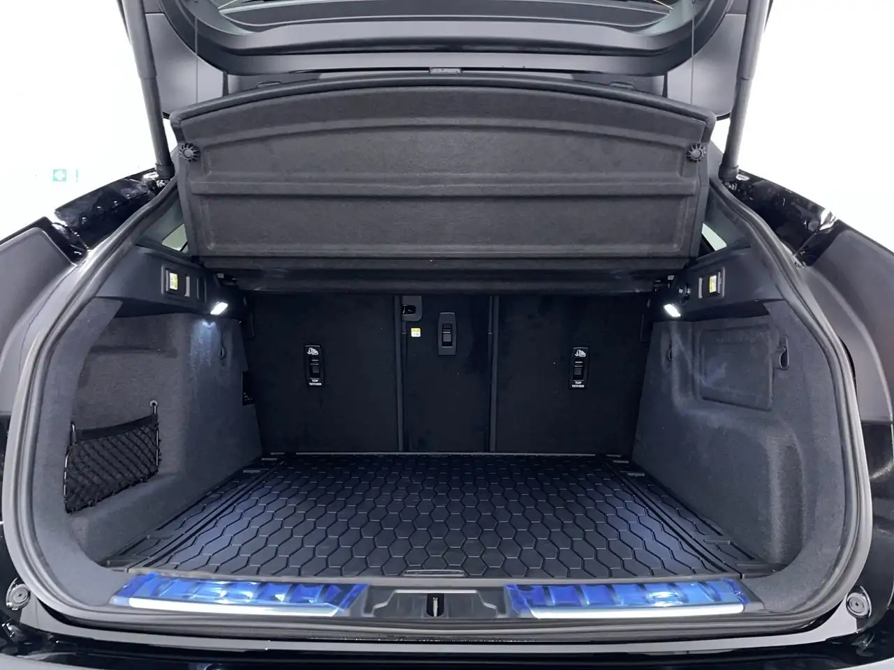 Jaguar F-Pace photo Jaguar F-Pace