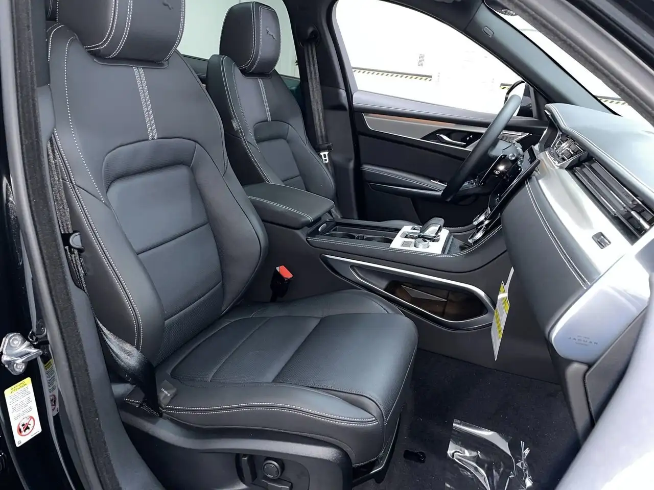 Jaguar F-Pace photo Jaguar F-Pace