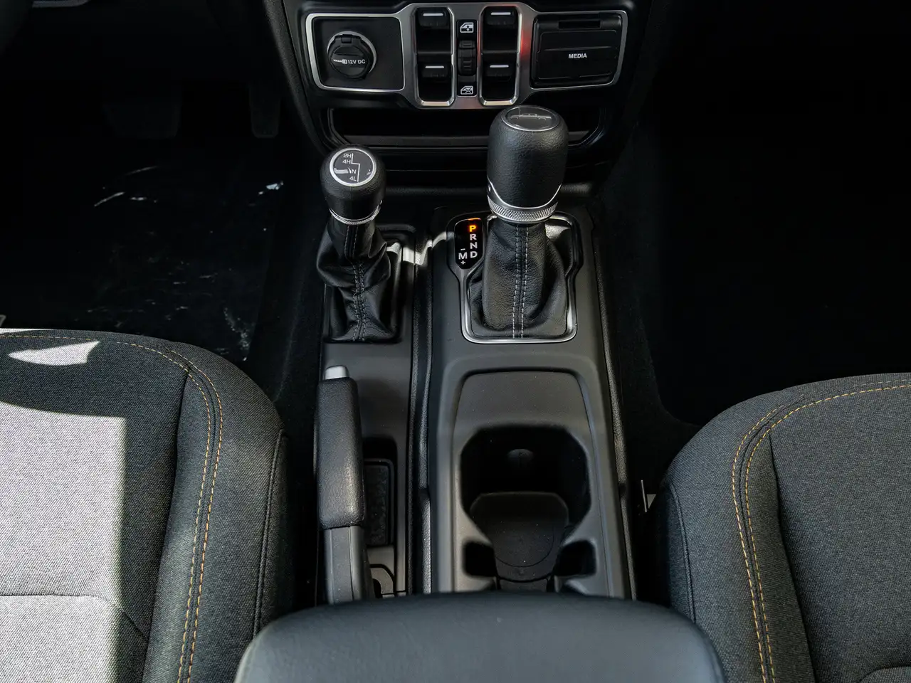 Jeep Gladiator снимка Jeep Gladiator
