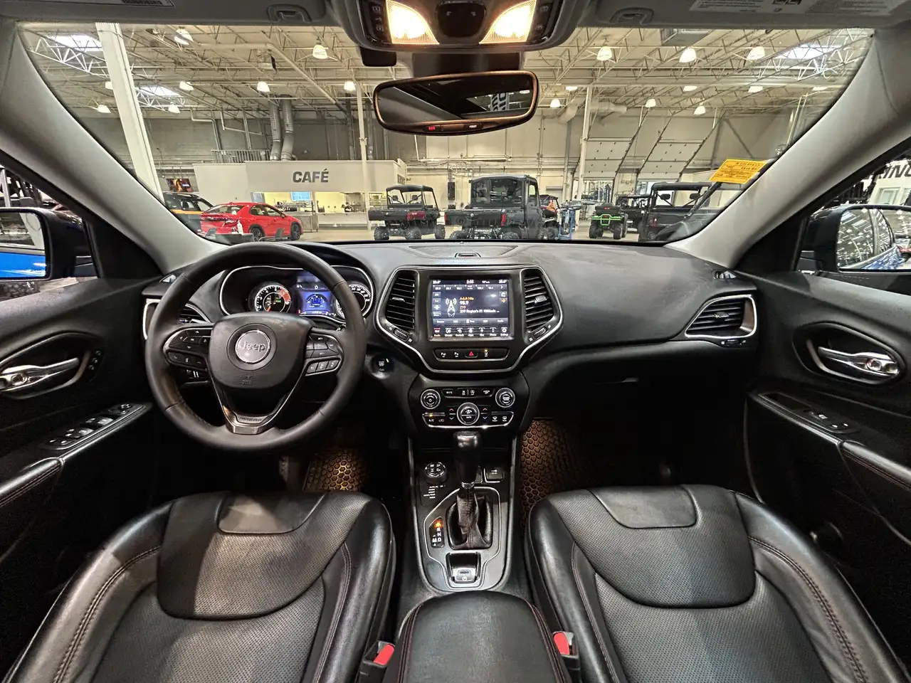 Jeep Cherokee снимка Jeep Cherokee