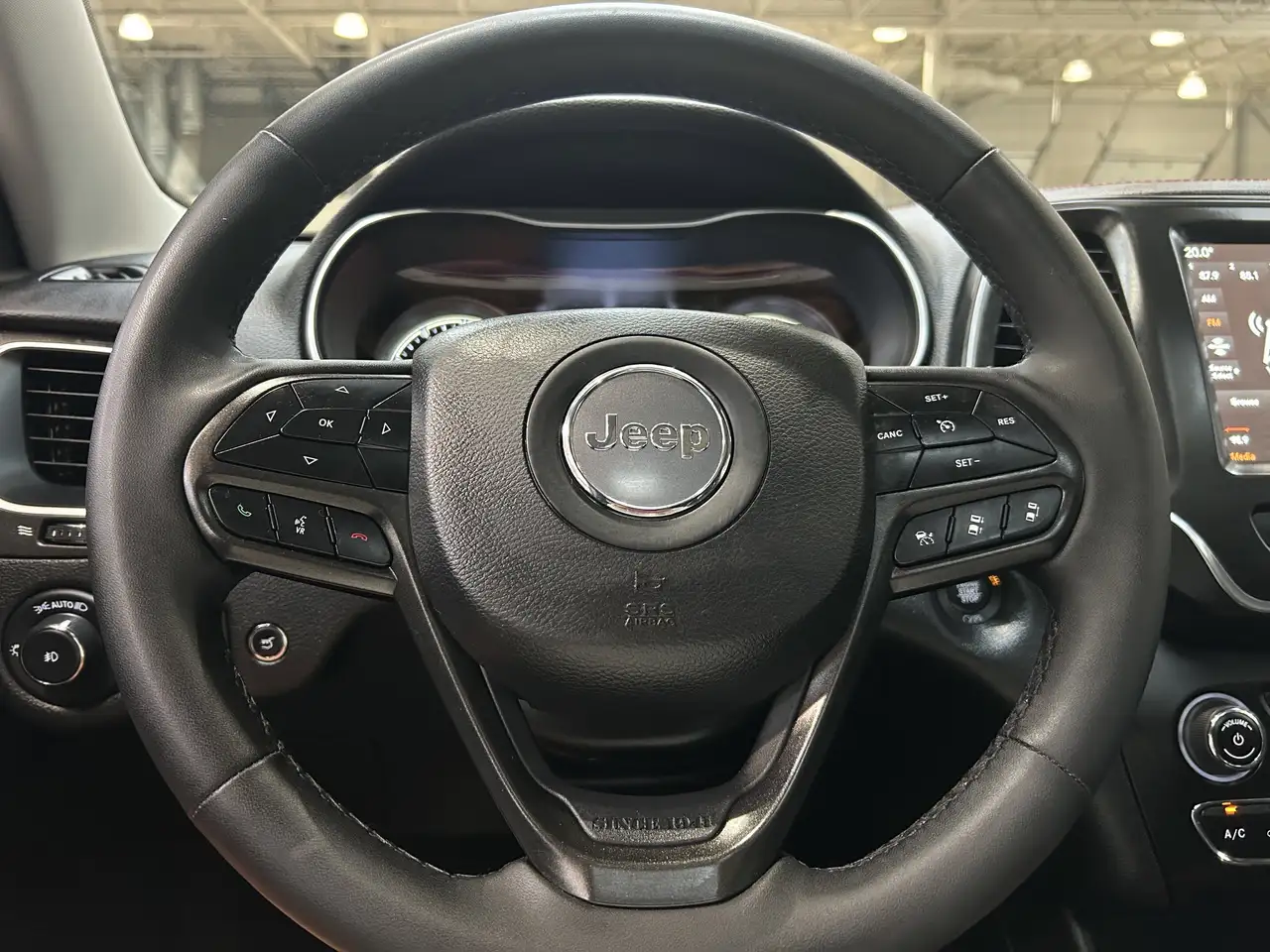 Jeep Cherokee снимка Jeep Cherokee