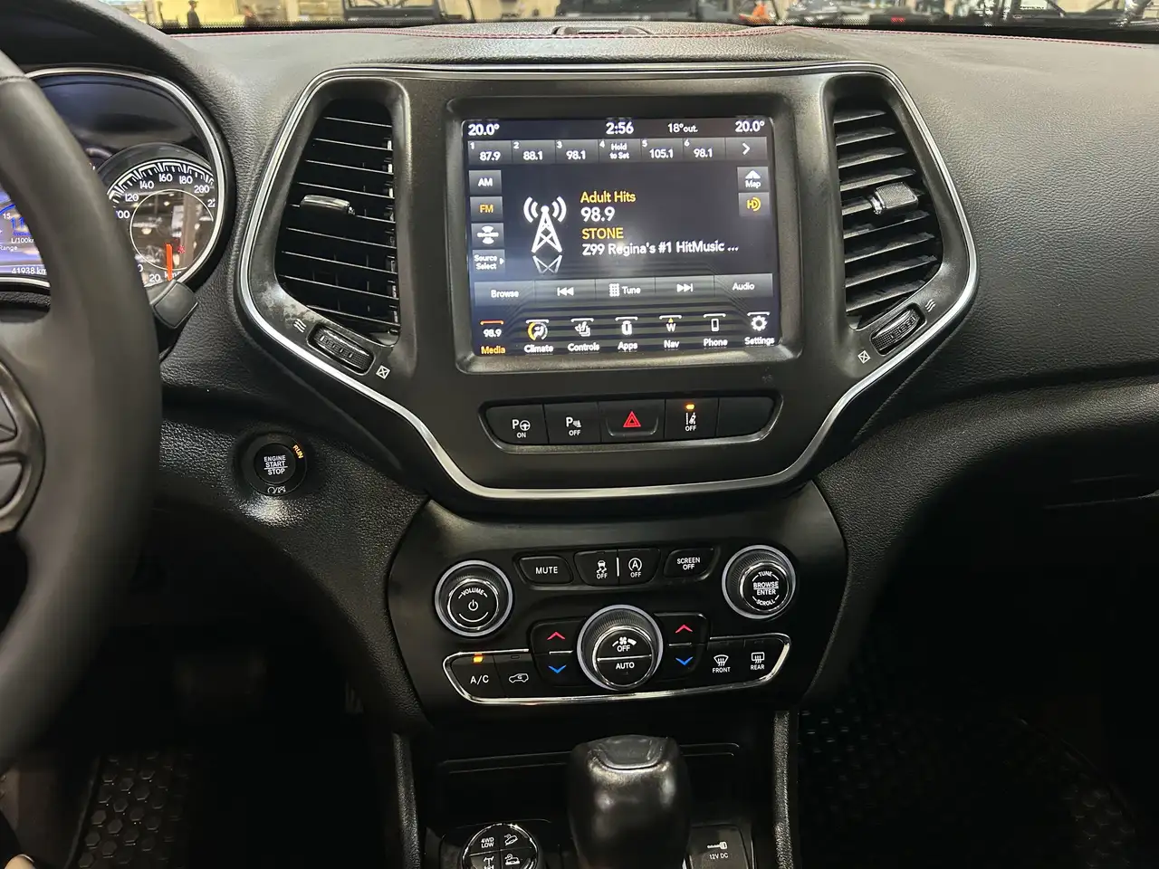 Jeep Cherokee снимка Jeep Cherokee