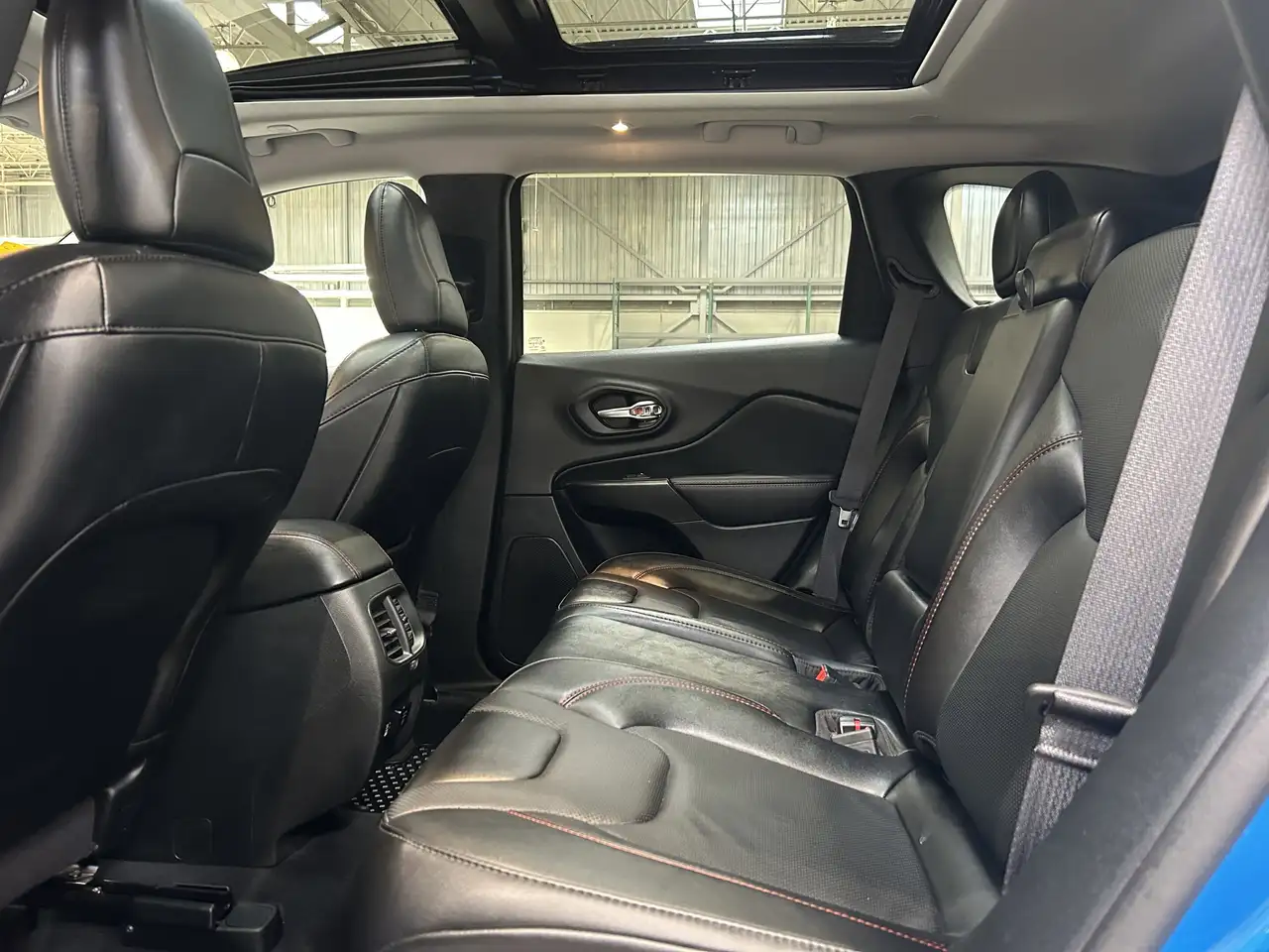 Jeep Cherokee снимка Jeep Cherokee