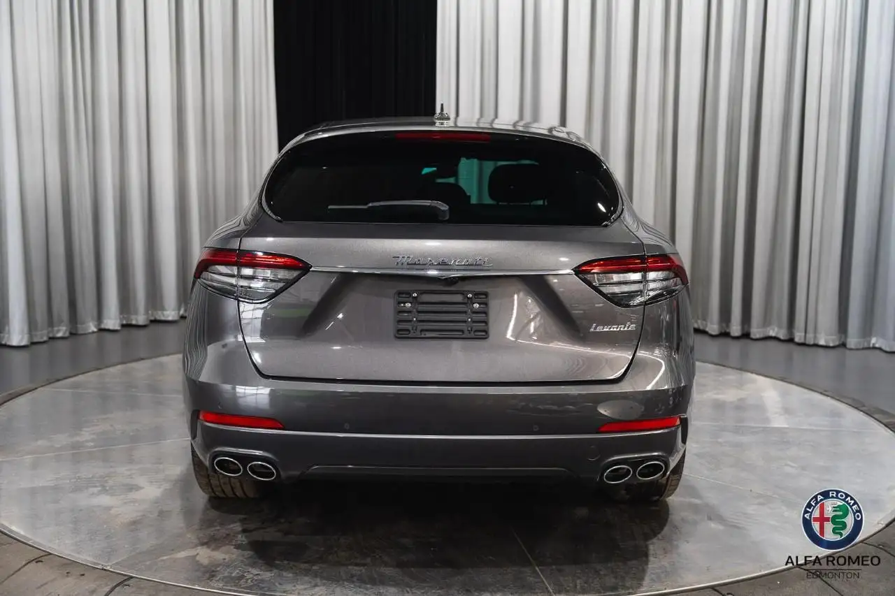 Maserati Levante снимка Maserati Levante